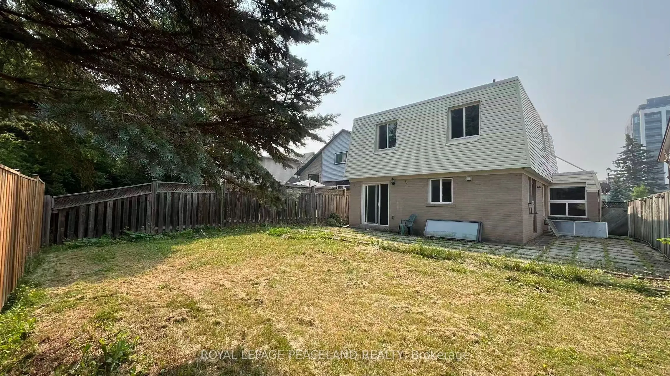 711 Irwin Crescent