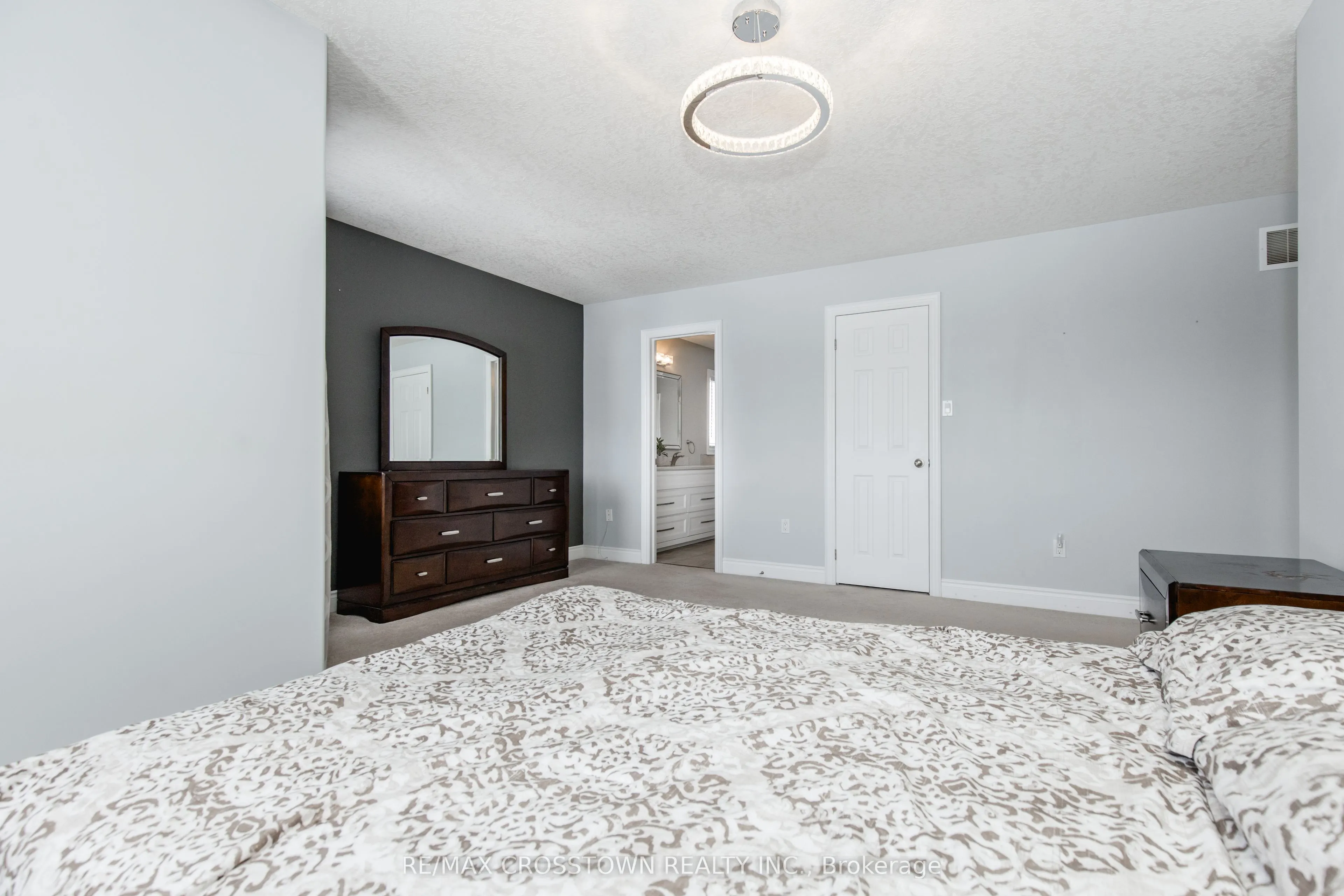996 BOOTH Avenue