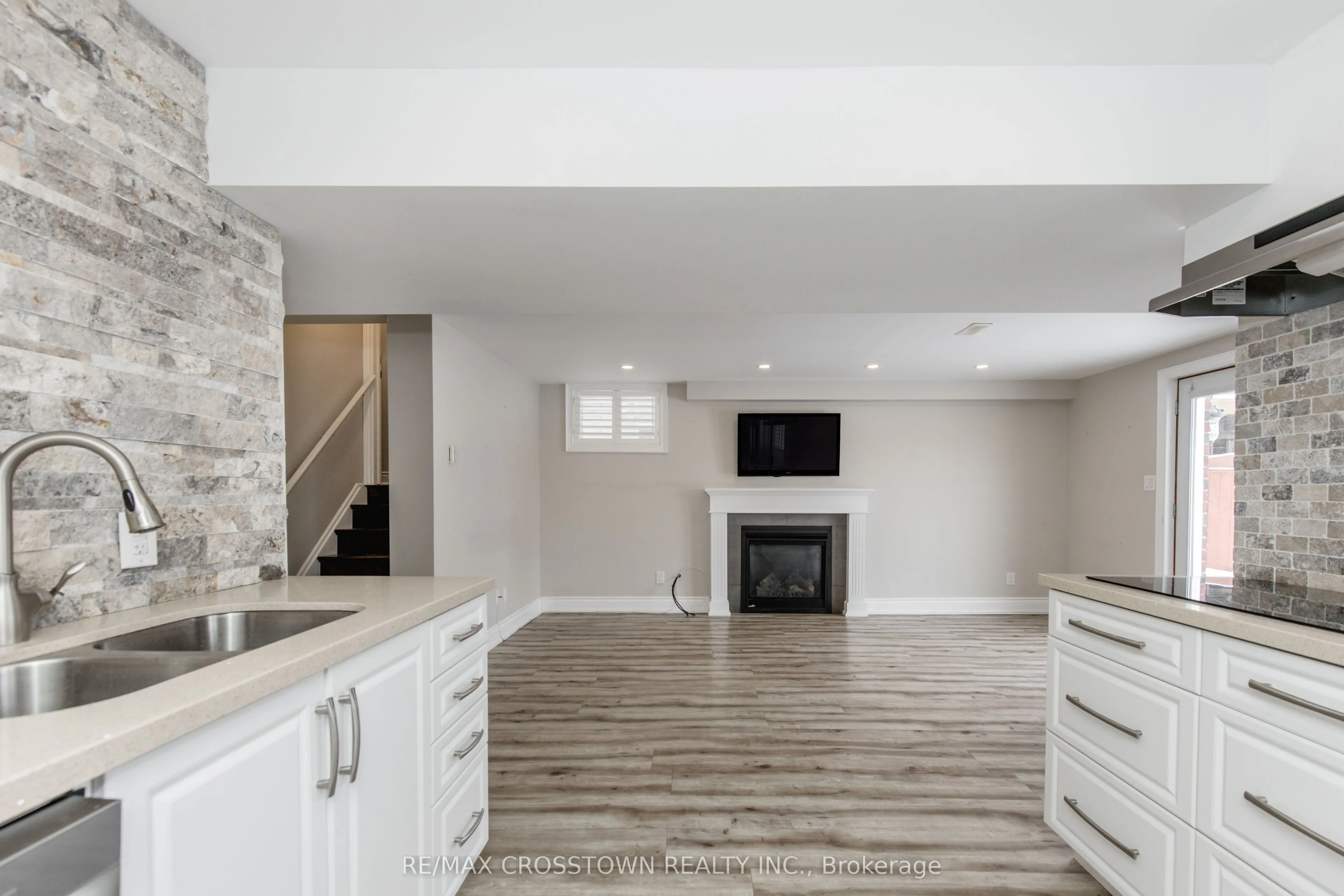 996 BOOTH Avenue