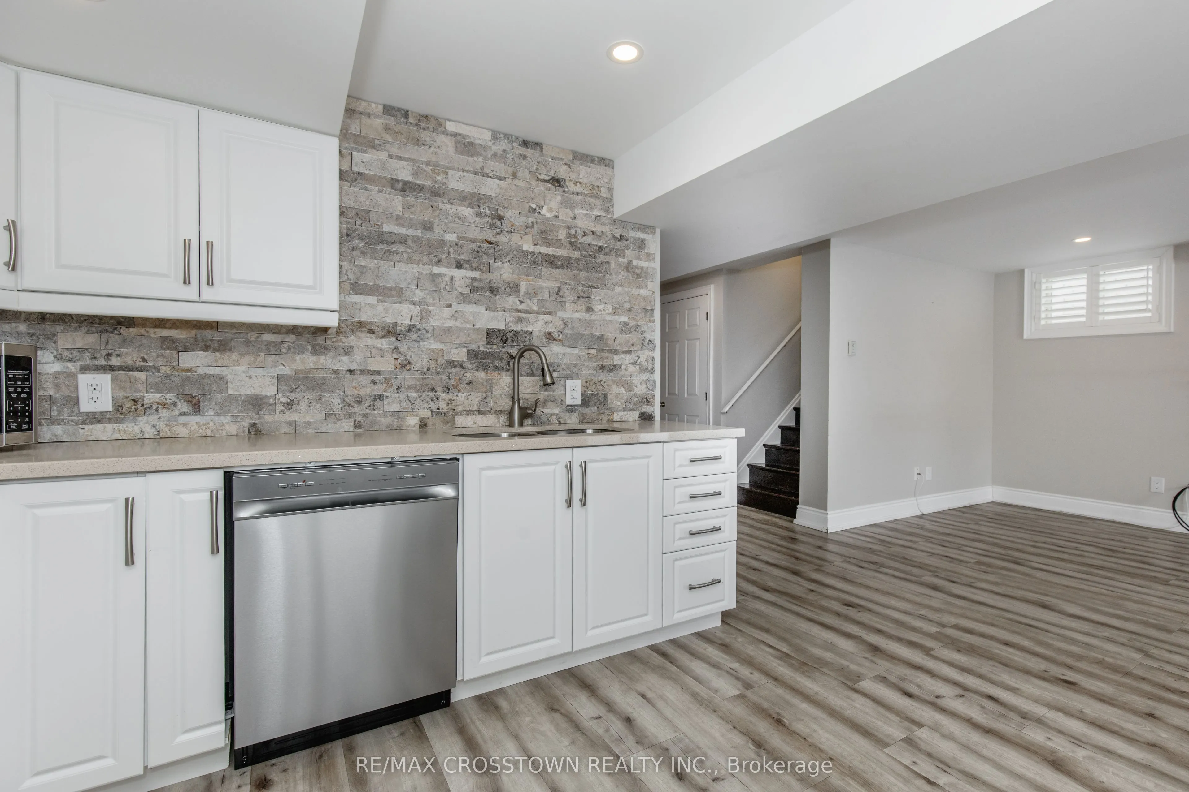 996 BOOTH Avenue