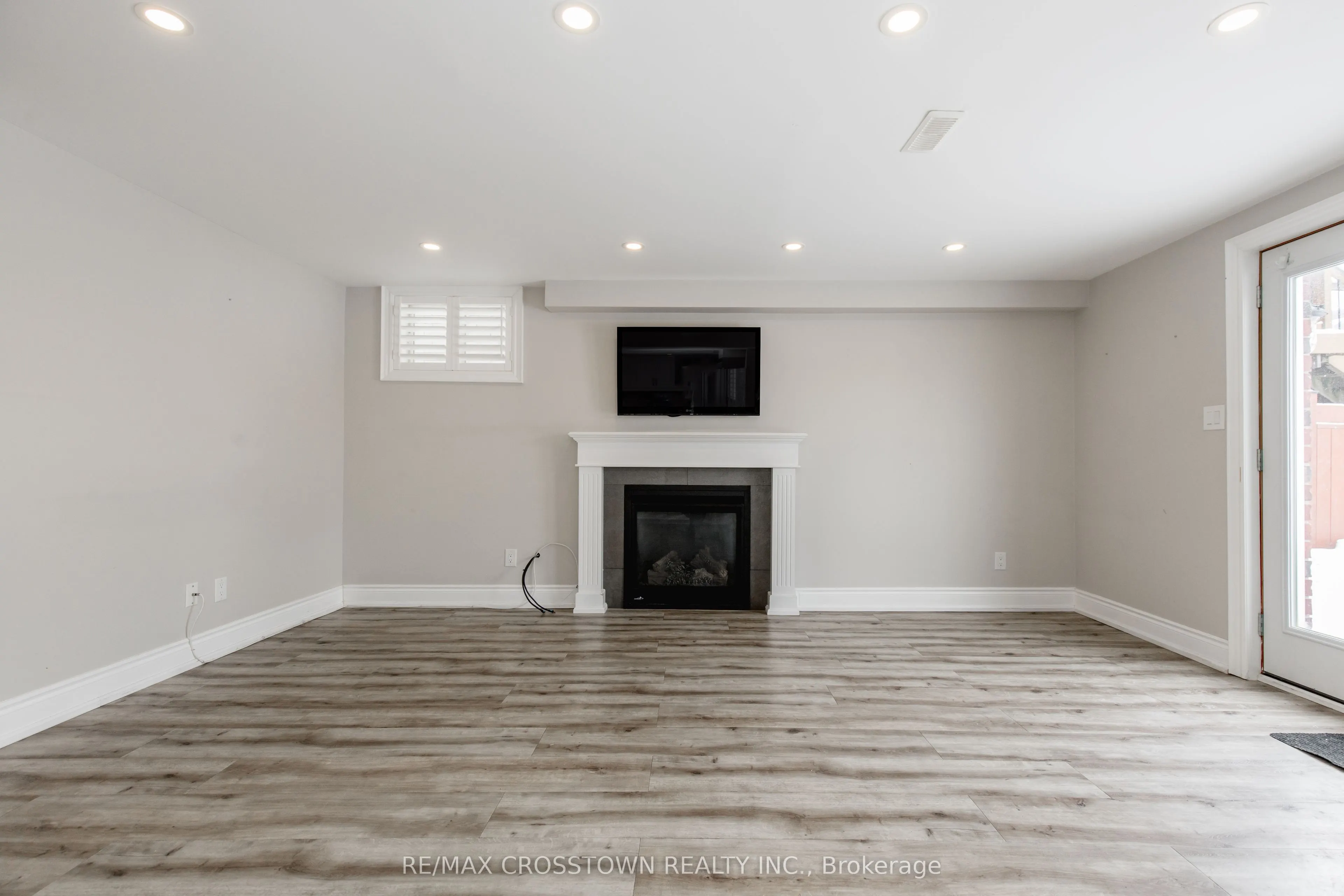 996 BOOTH Avenue