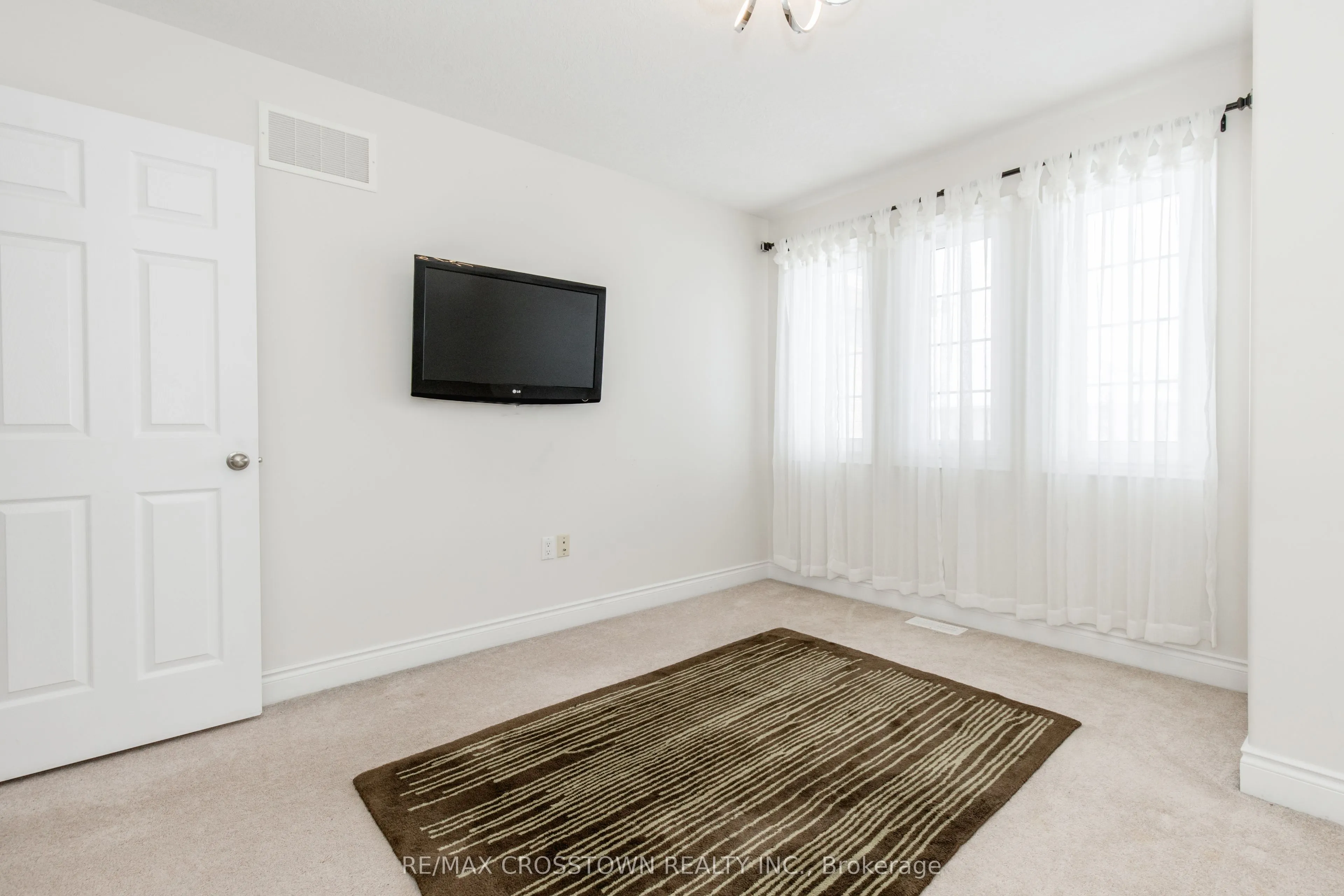 996 BOOTH Avenue