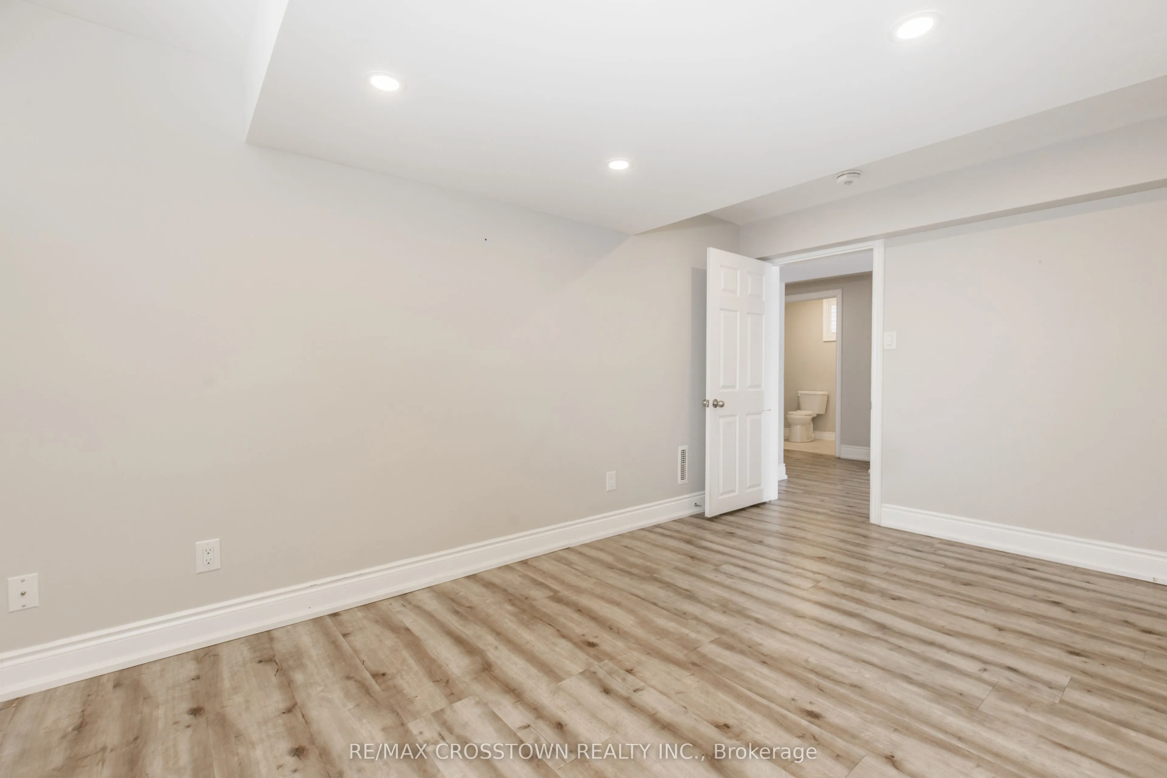 996 BOOTH Avenue