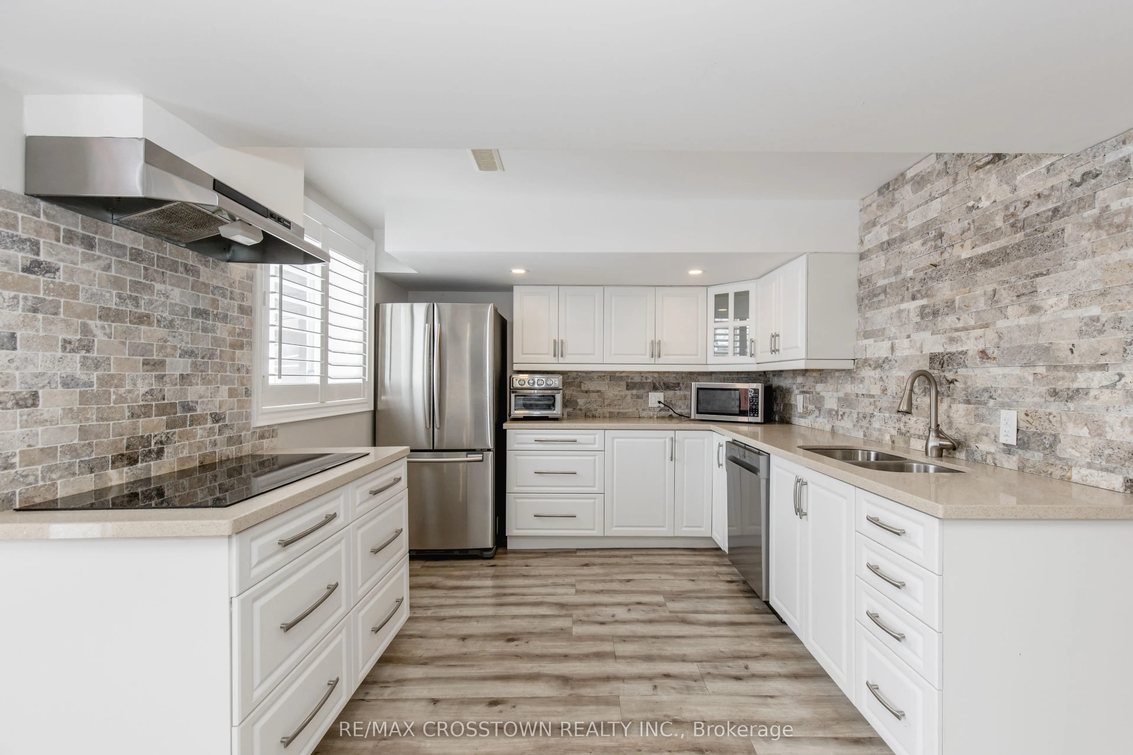 996 BOOTH Avenue