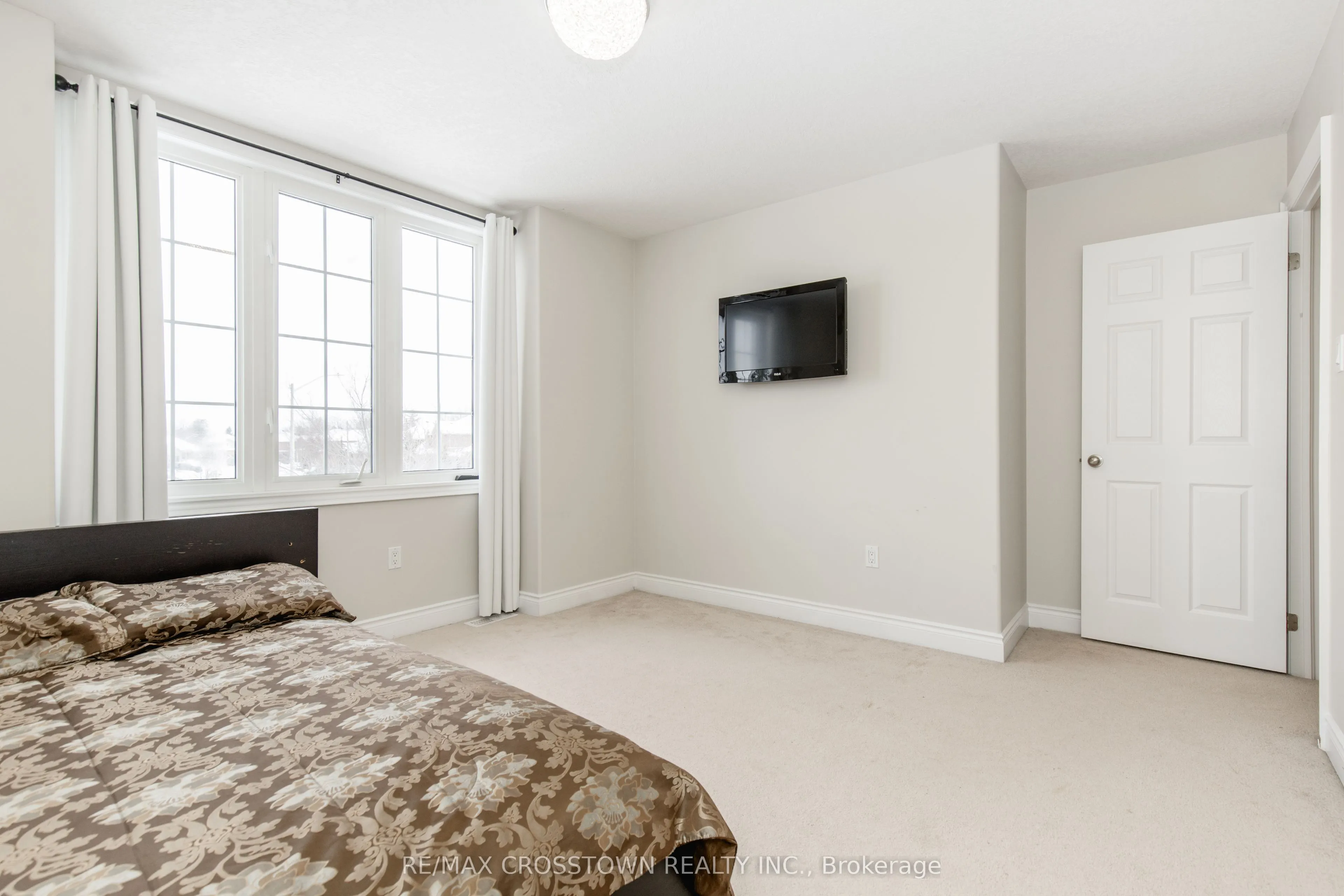 996 BOOTH Avenue