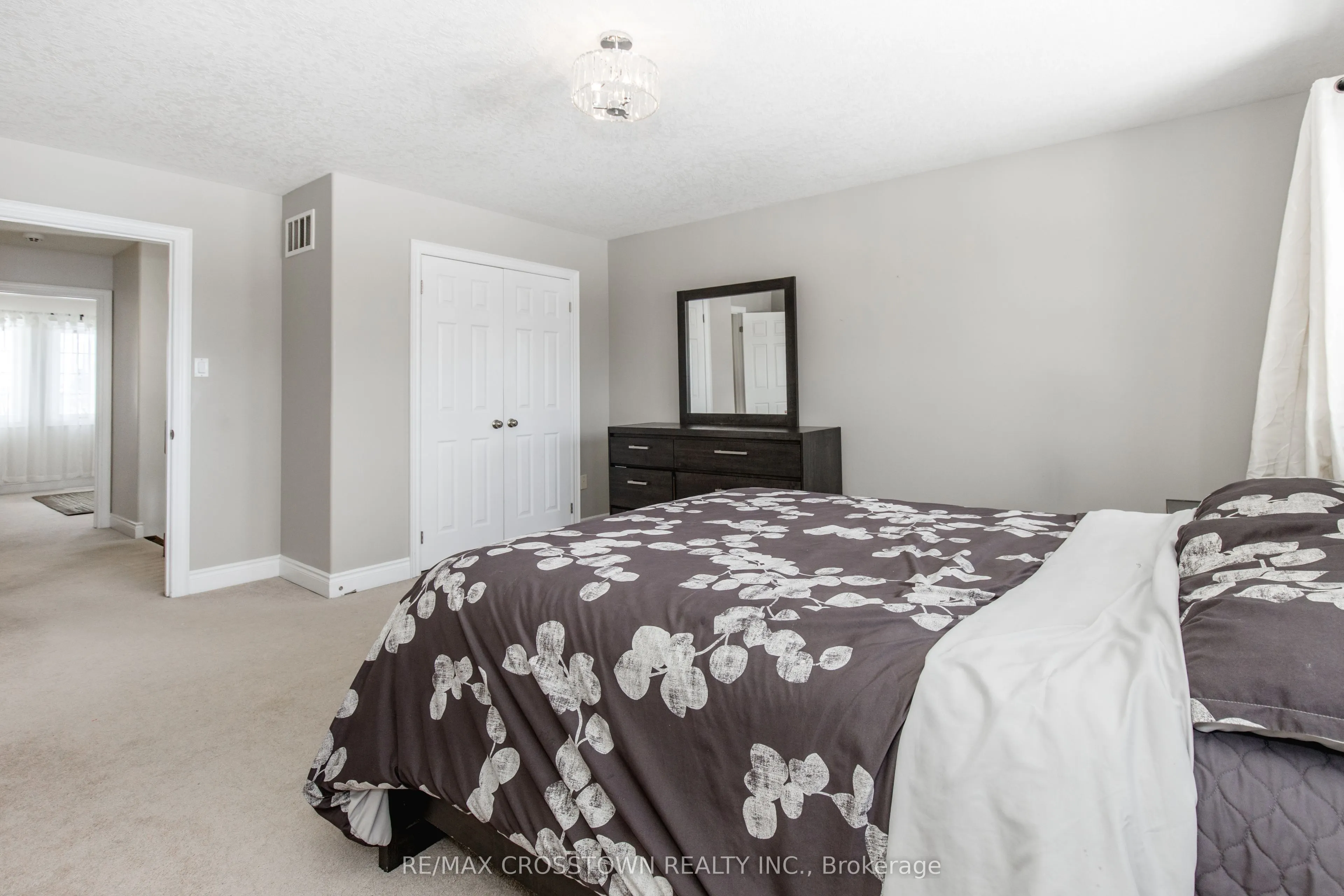 996 BOOTH Avenue