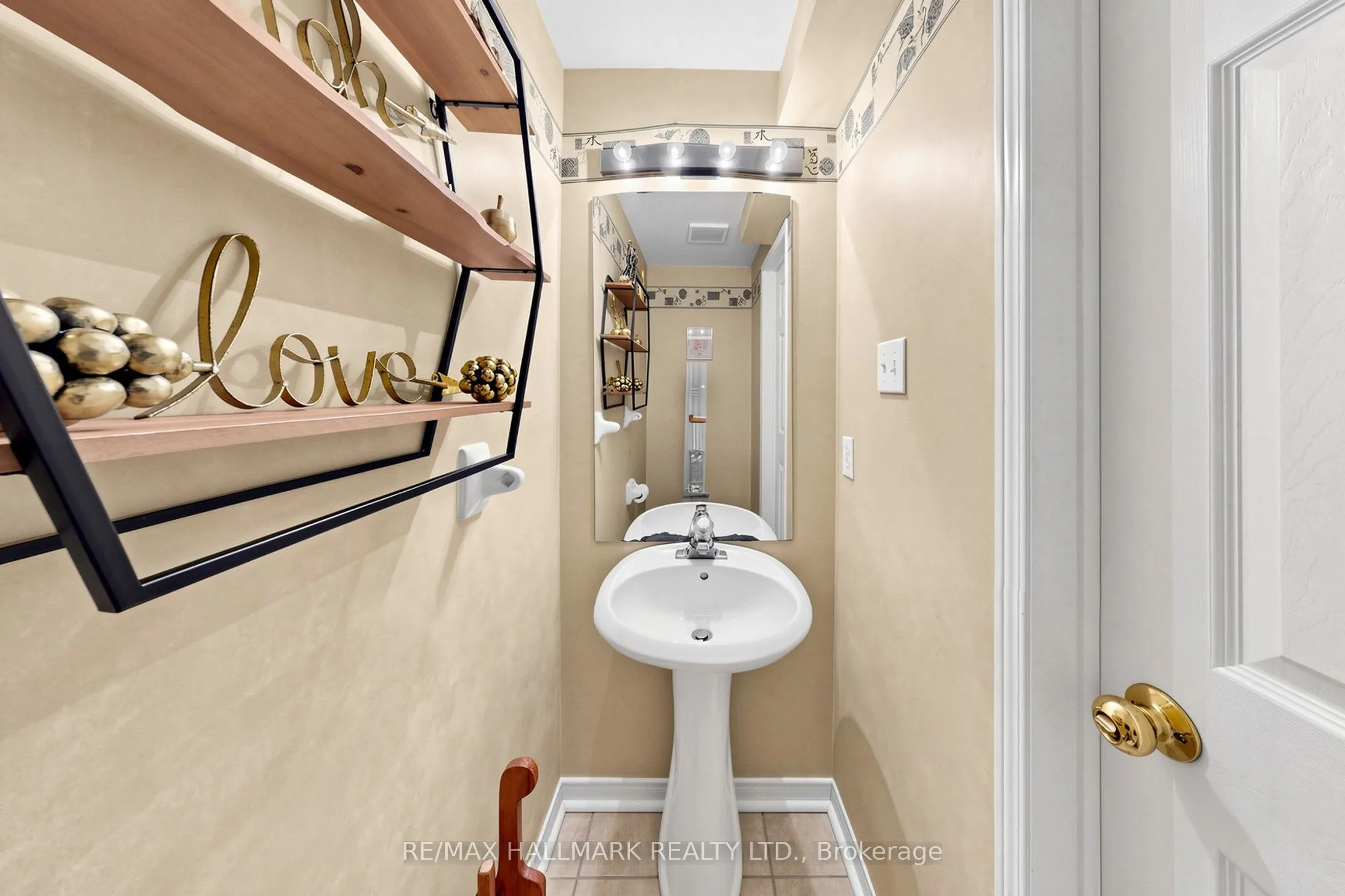 5 Evelyn Buck Lane