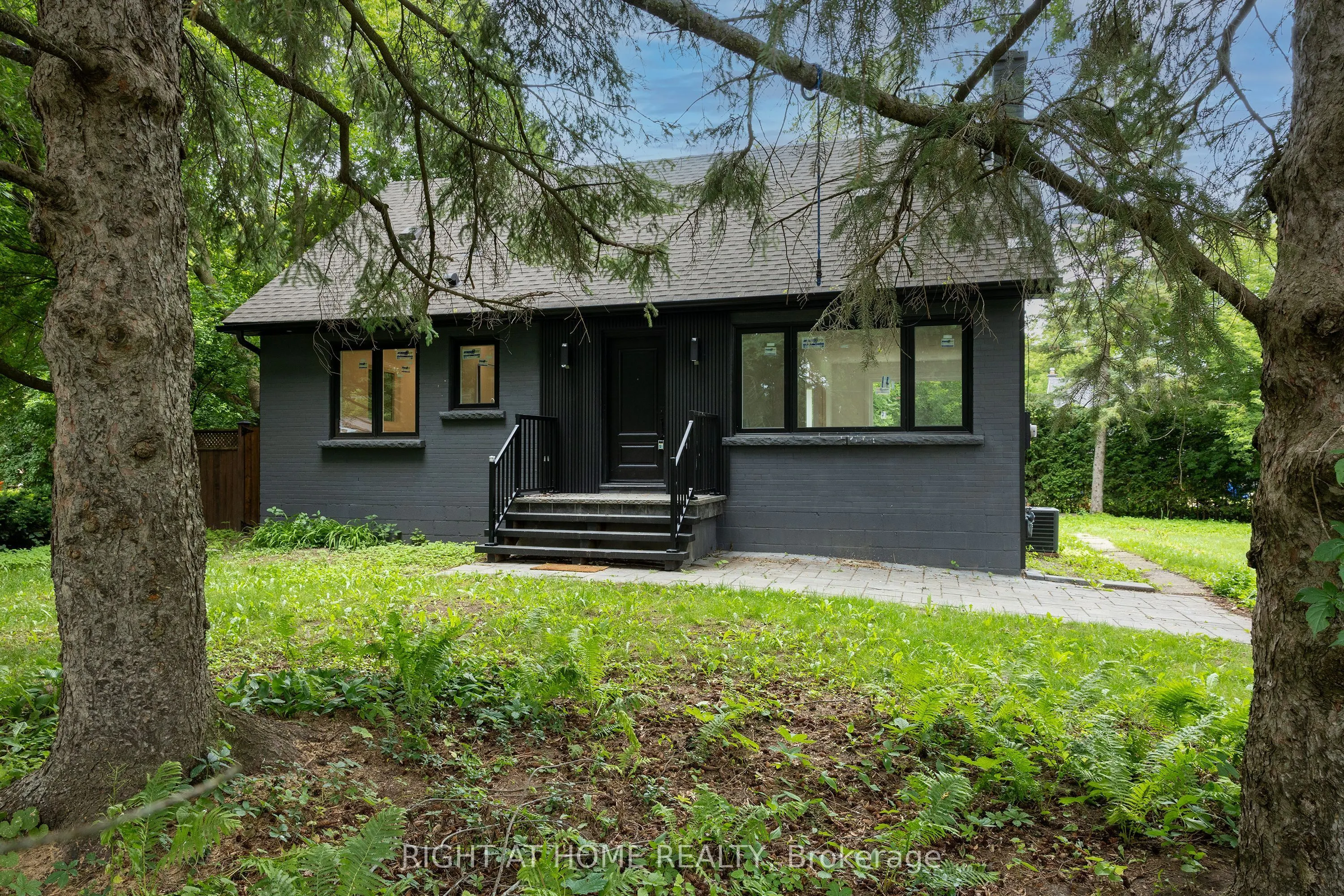 30 Morton Avenue