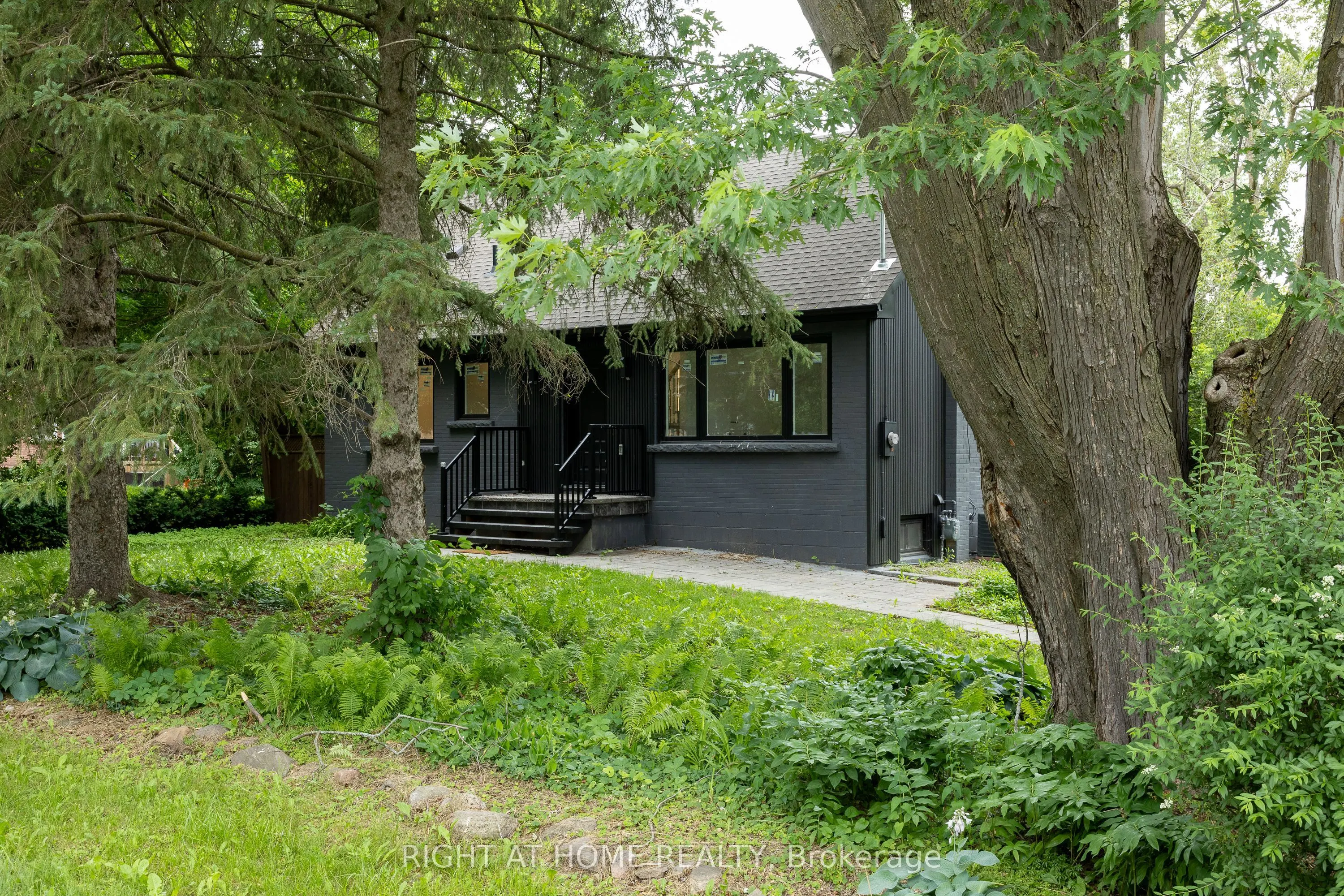 30 Morton Avenue