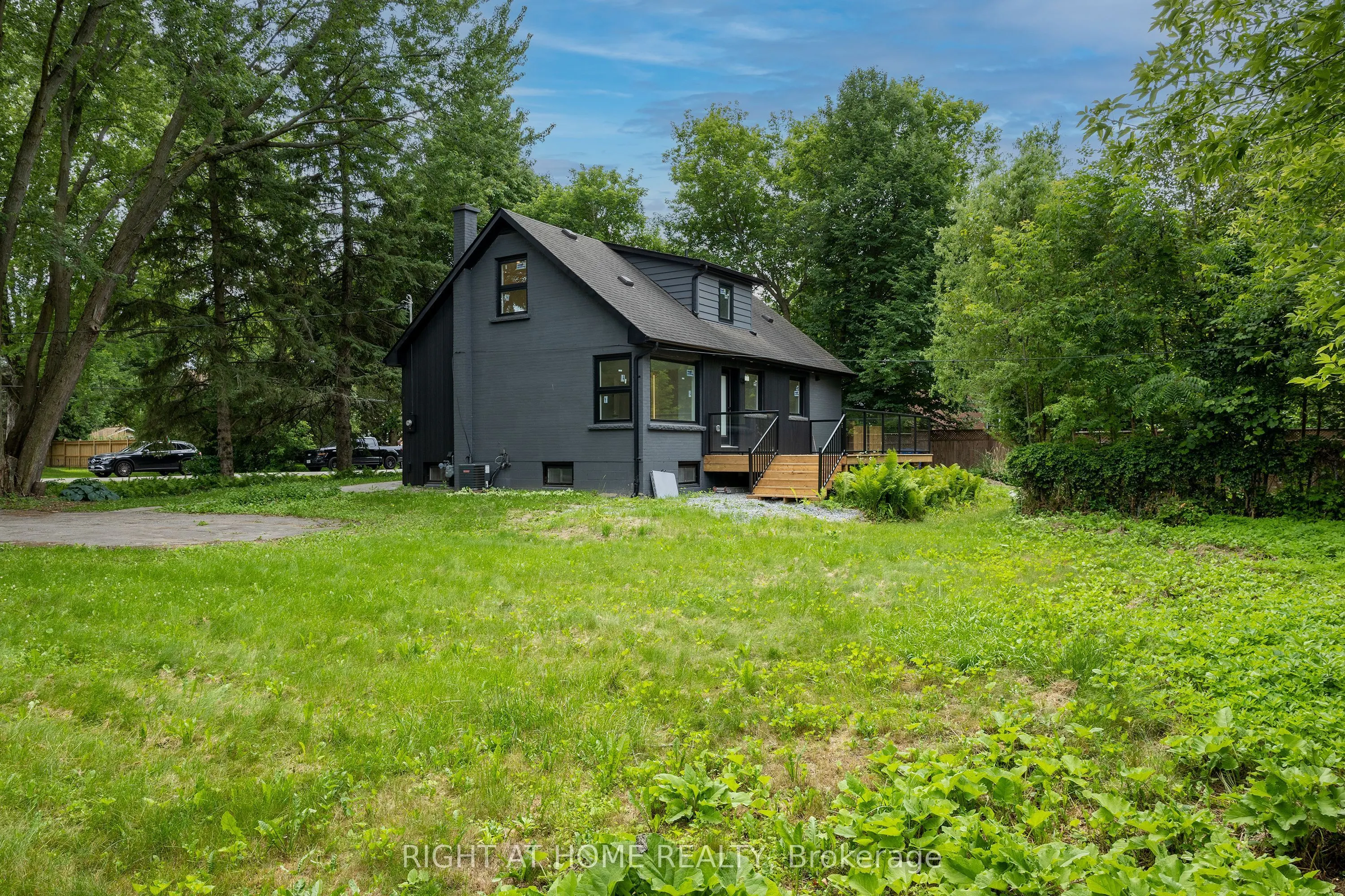 30 Morton Avenue