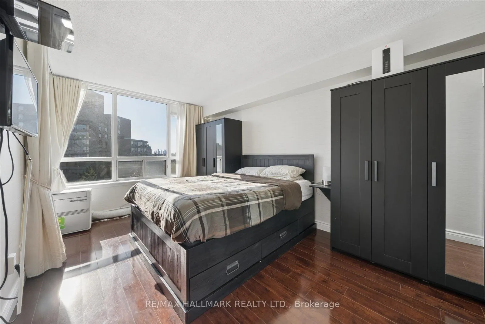 81 Townsgate Drive #512