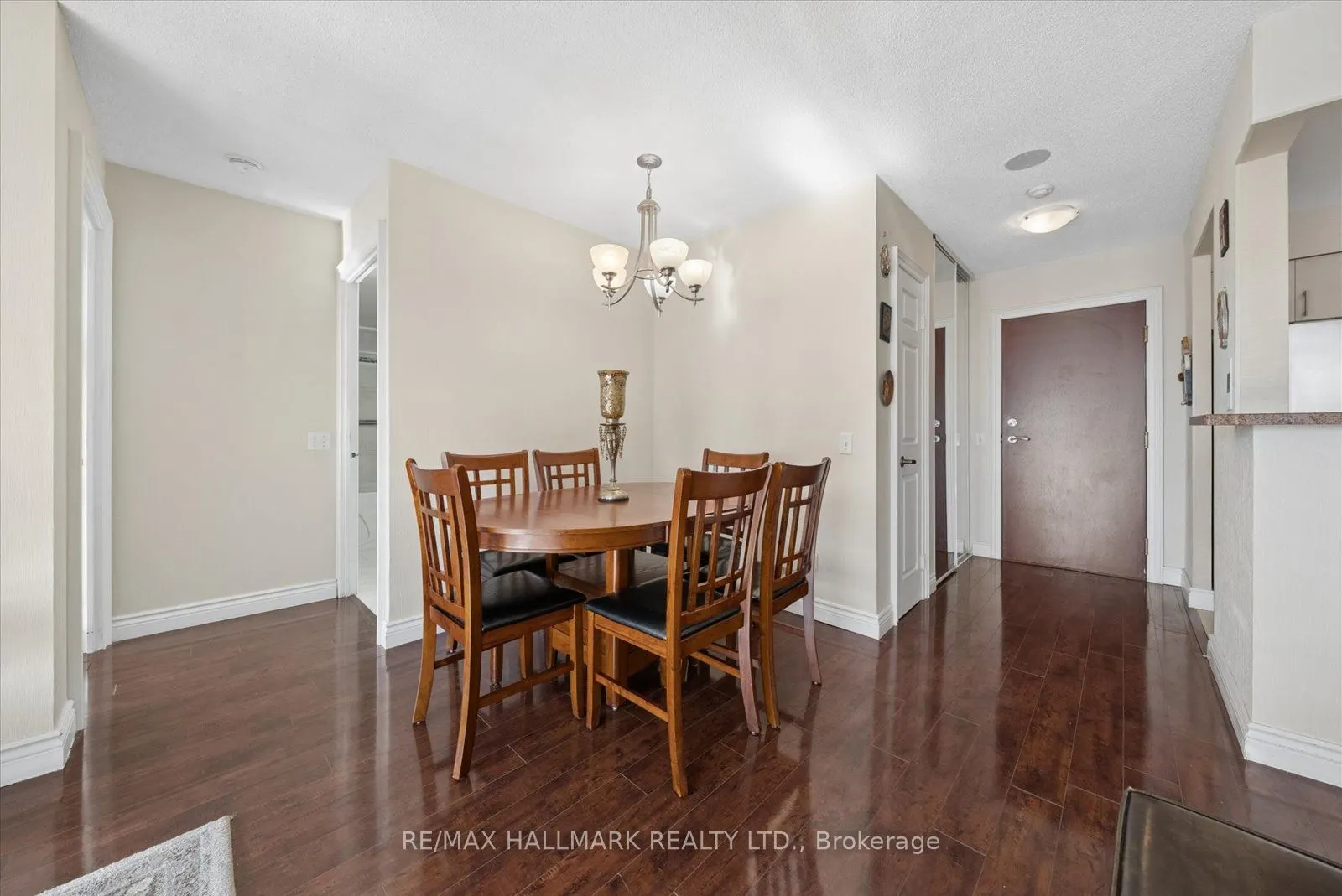 81 Townsgate Drive #512