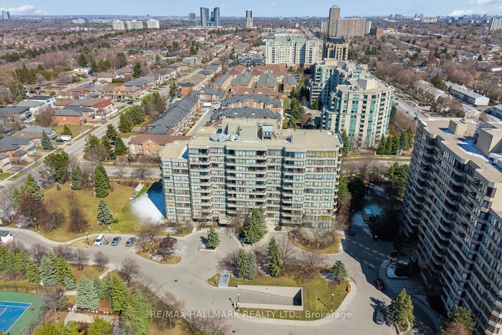 81 Townsgate Drive #512
