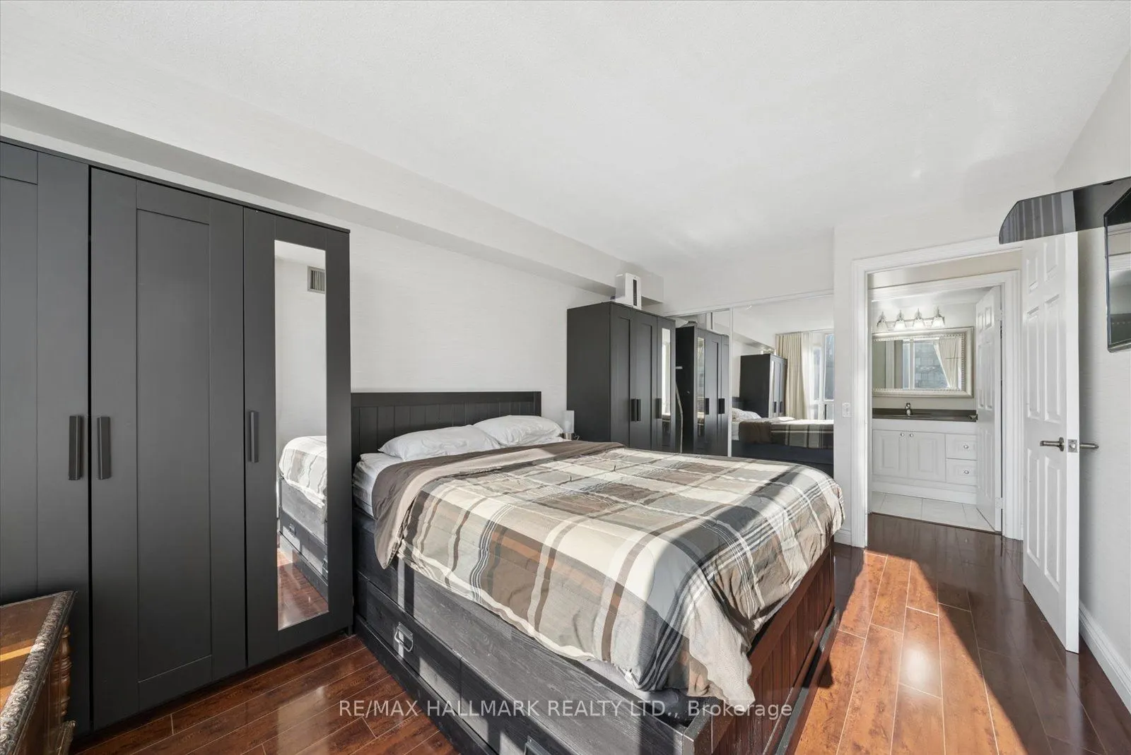 81 Townsgate Drive #512