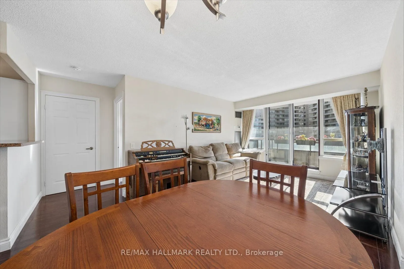 81 Townsgate Drive #512