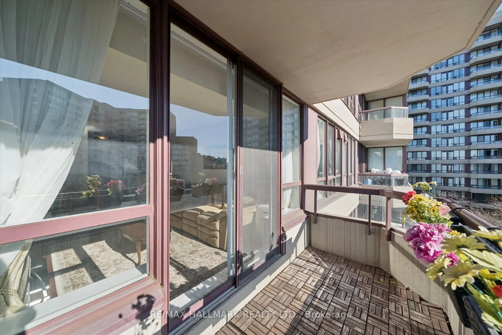 81 Townsgate Drive #512