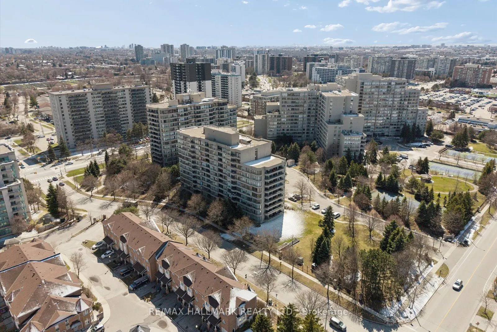 81 Townsgate Drive #512