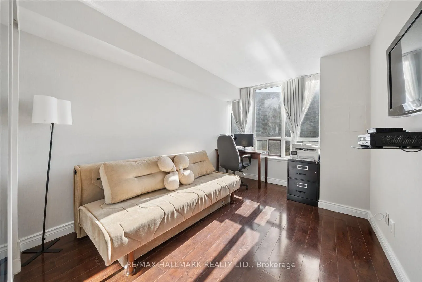 81 Townsgate Drive #512
