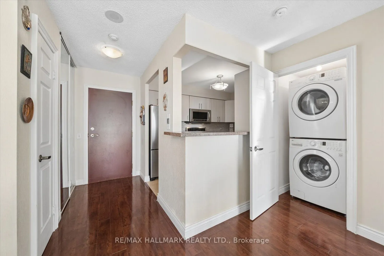 81 Townsgate Drive #512