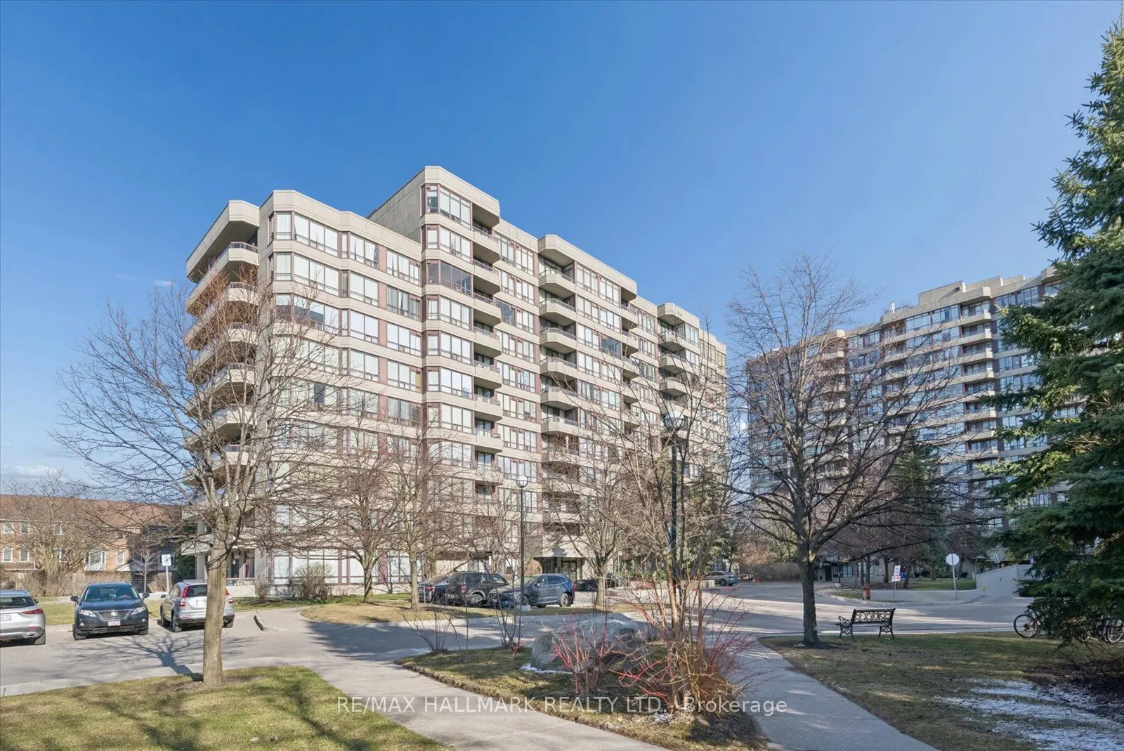 81 Townsgate Drive #512