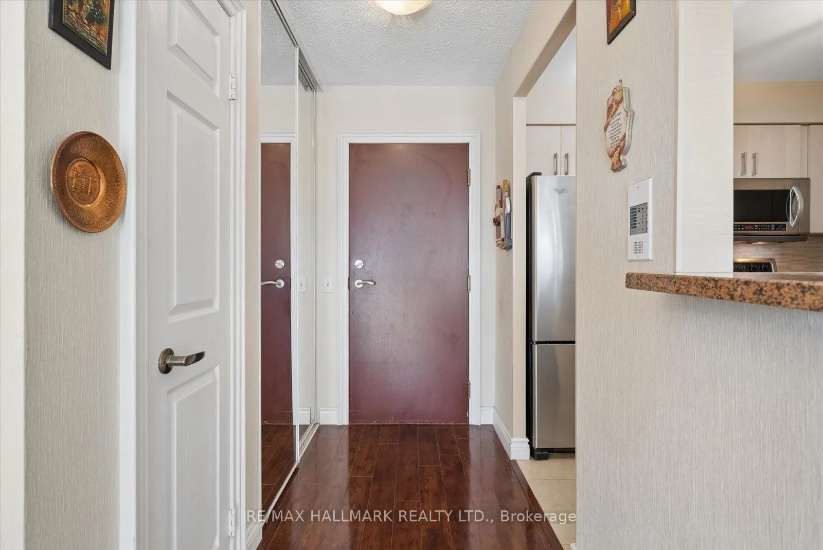 81 Townsgate Drive #512