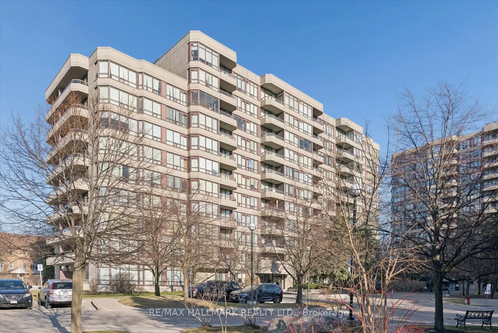 81 Townsgate Drive #512