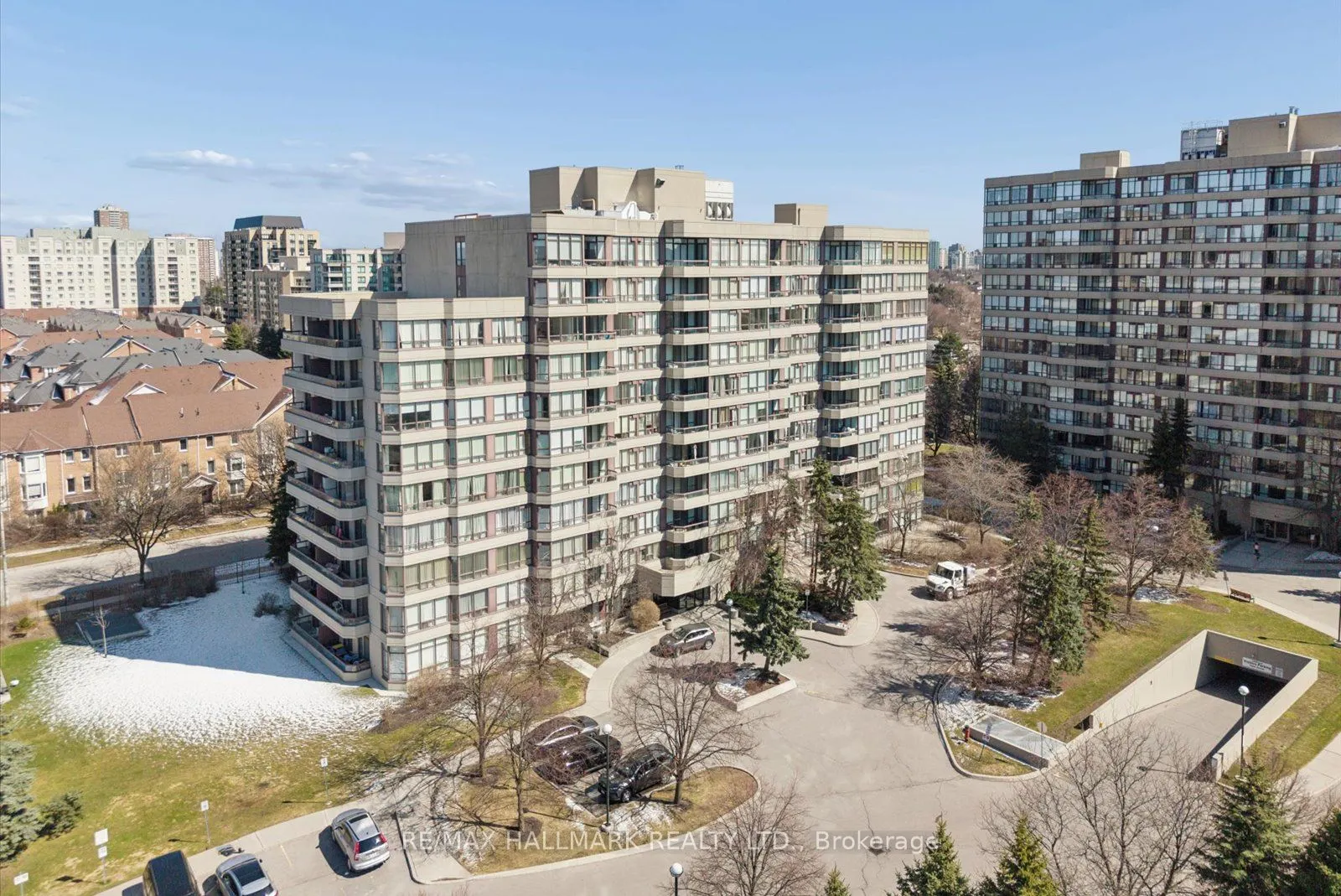 81 Townsgate Drive #512