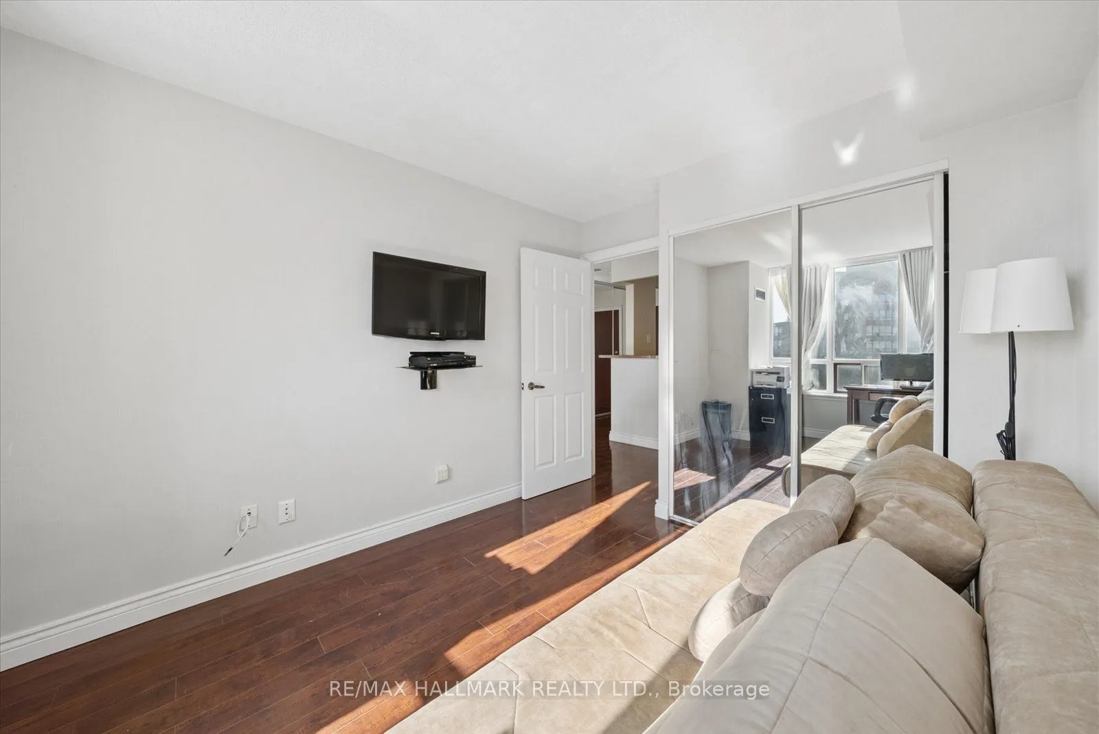 81 Townsgate Drive #512