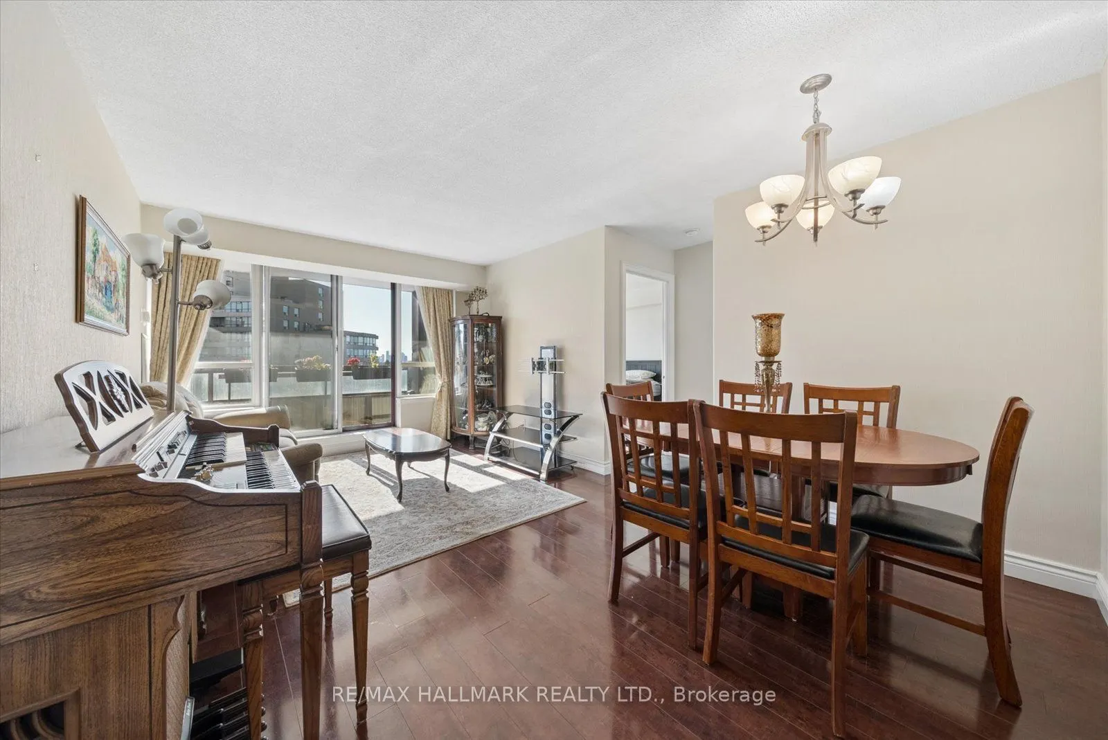 81 Townsgate Drive #512