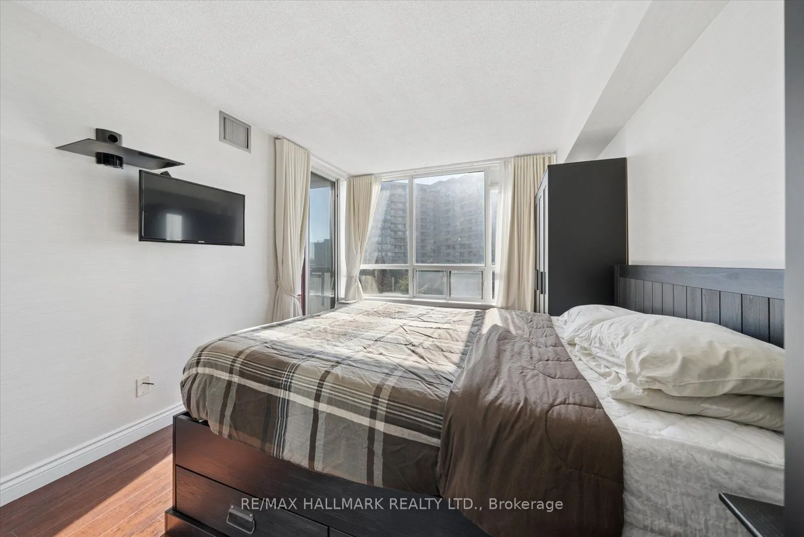 81 Townsgate Drive #512