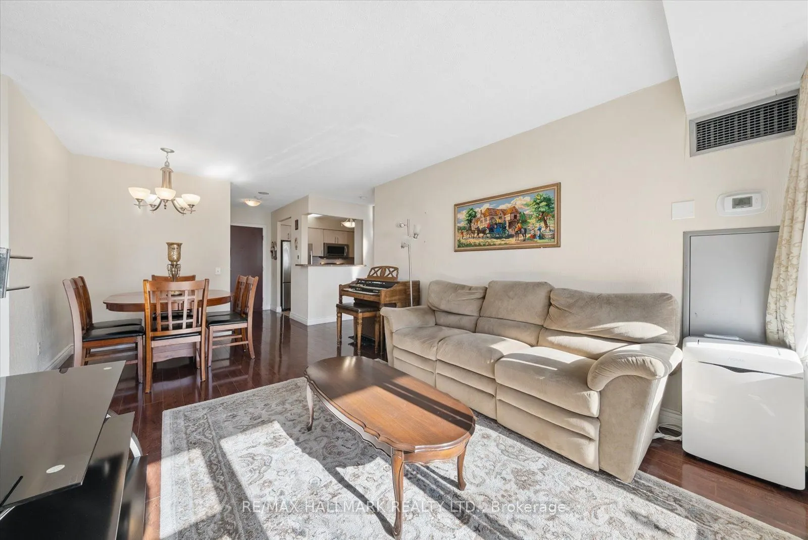 81 Townsgate Drive #512