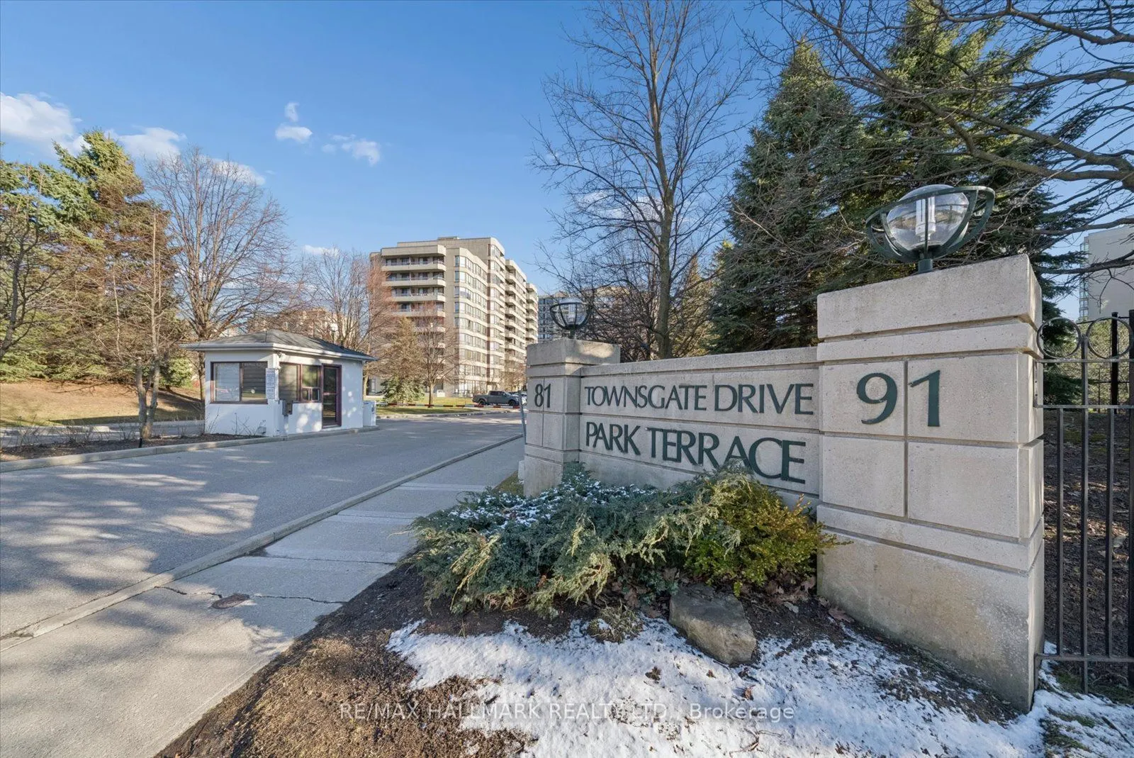 81 Townsgate Drive #512