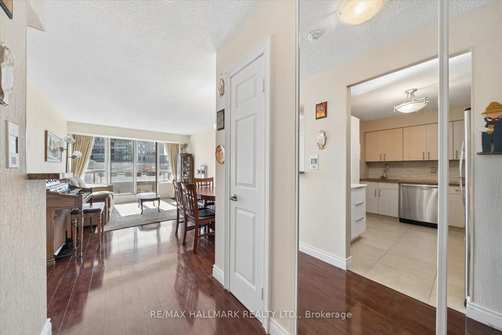 81 Townsgate Drive #512