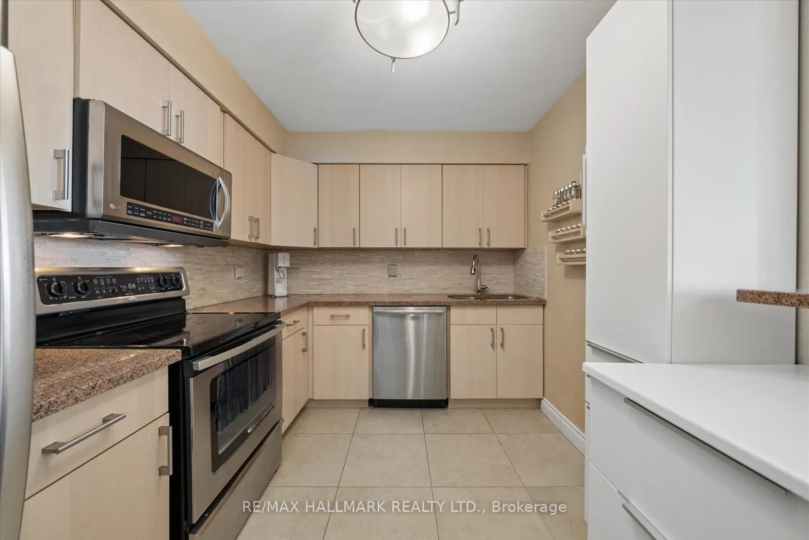81 Townsgate Drive #512