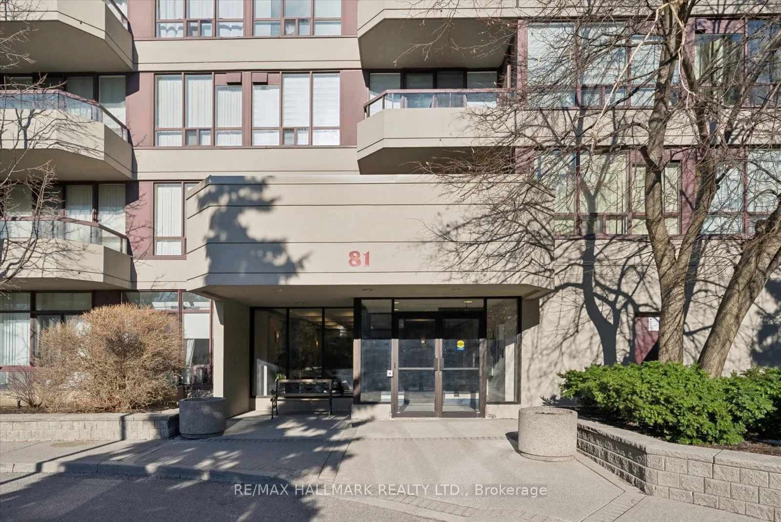 81 Townsgate Drive #512