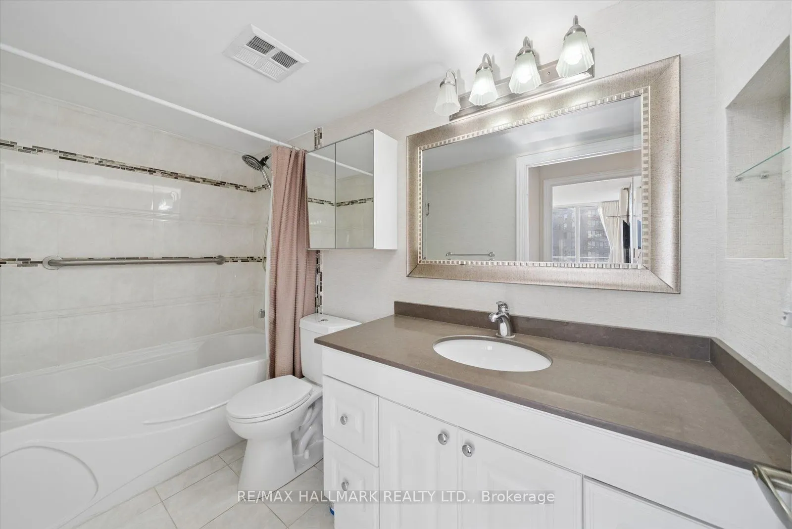 81 Townsgate Drive #512
