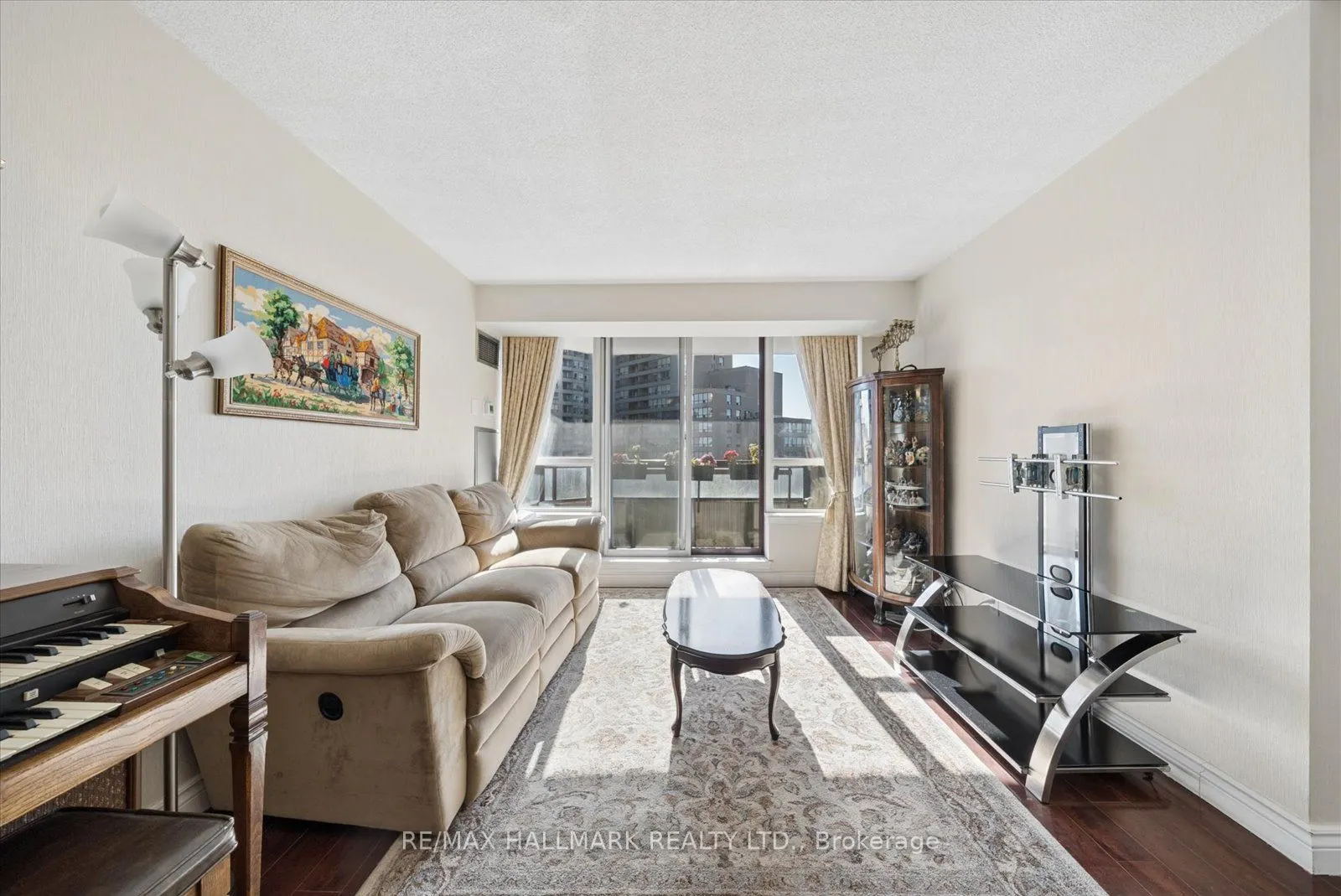 81 Townsgate Drive #512