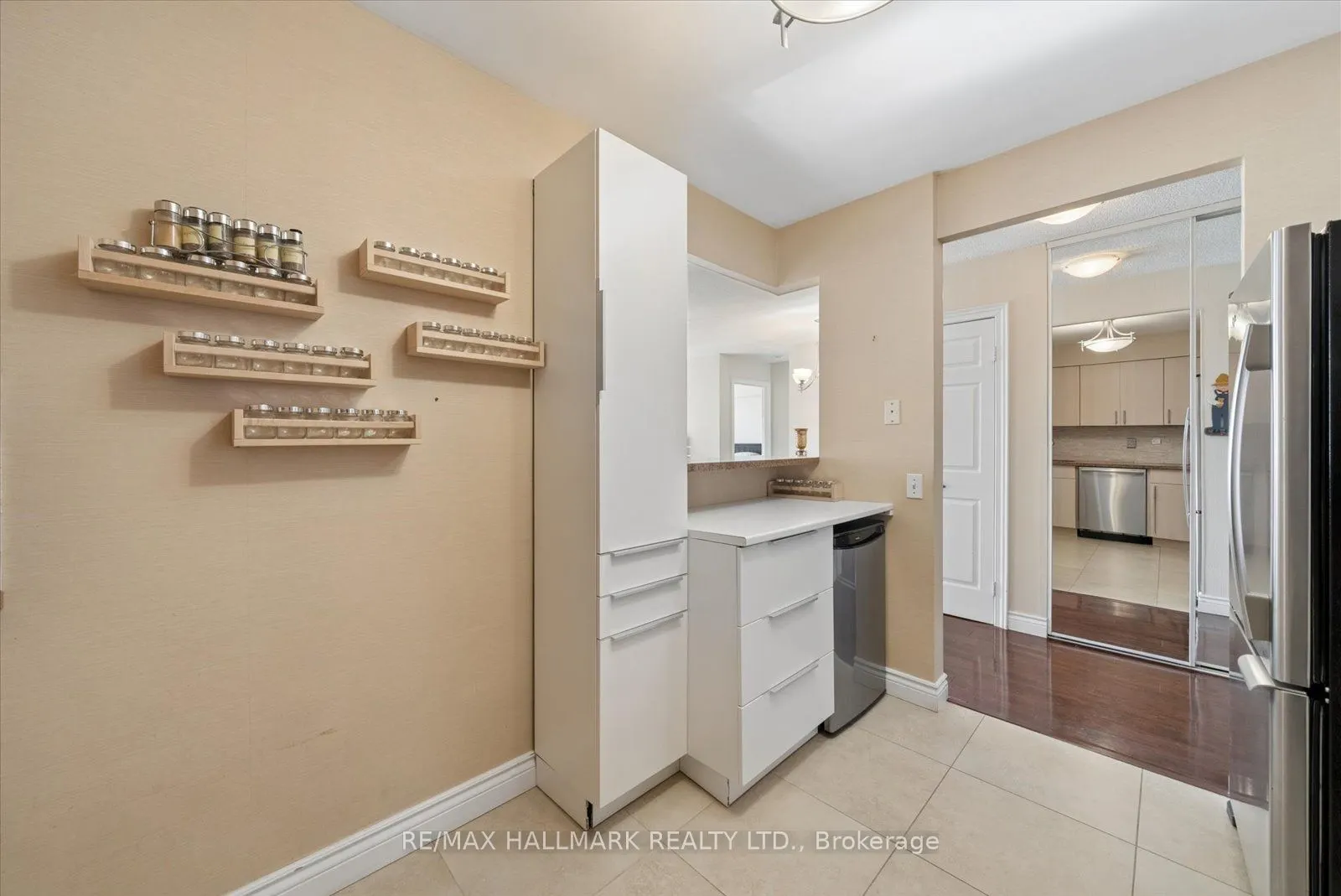 81 Townsgate Drive #512