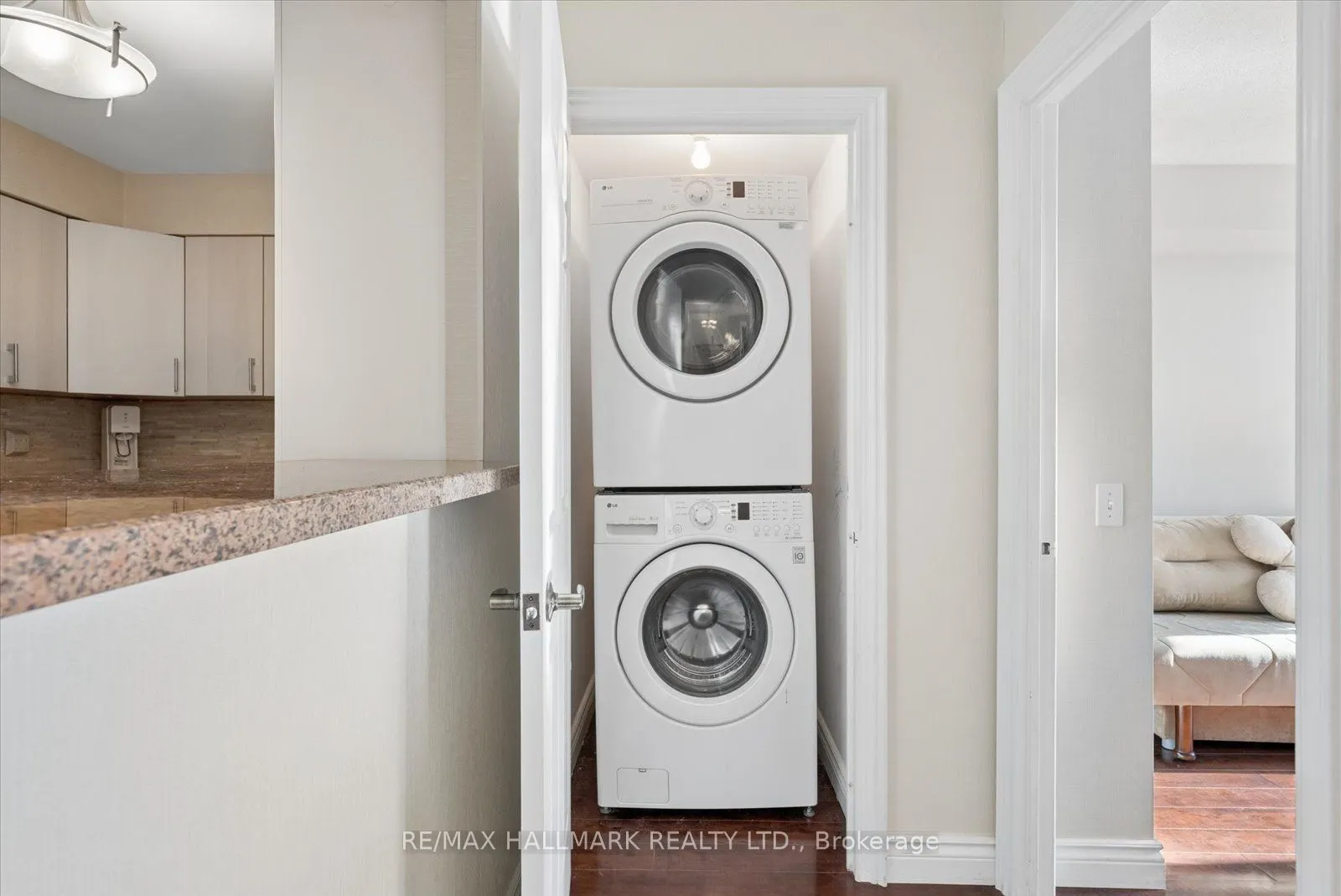 81 Townsgate Drive #512