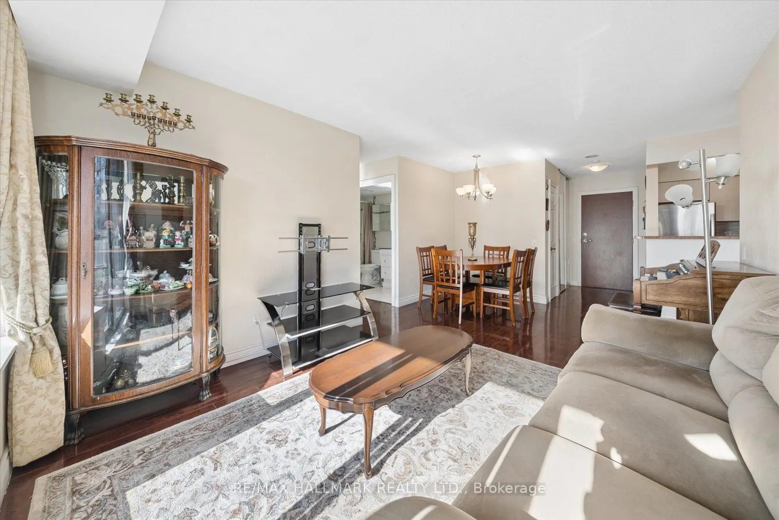 81 Townsgate Drive #512