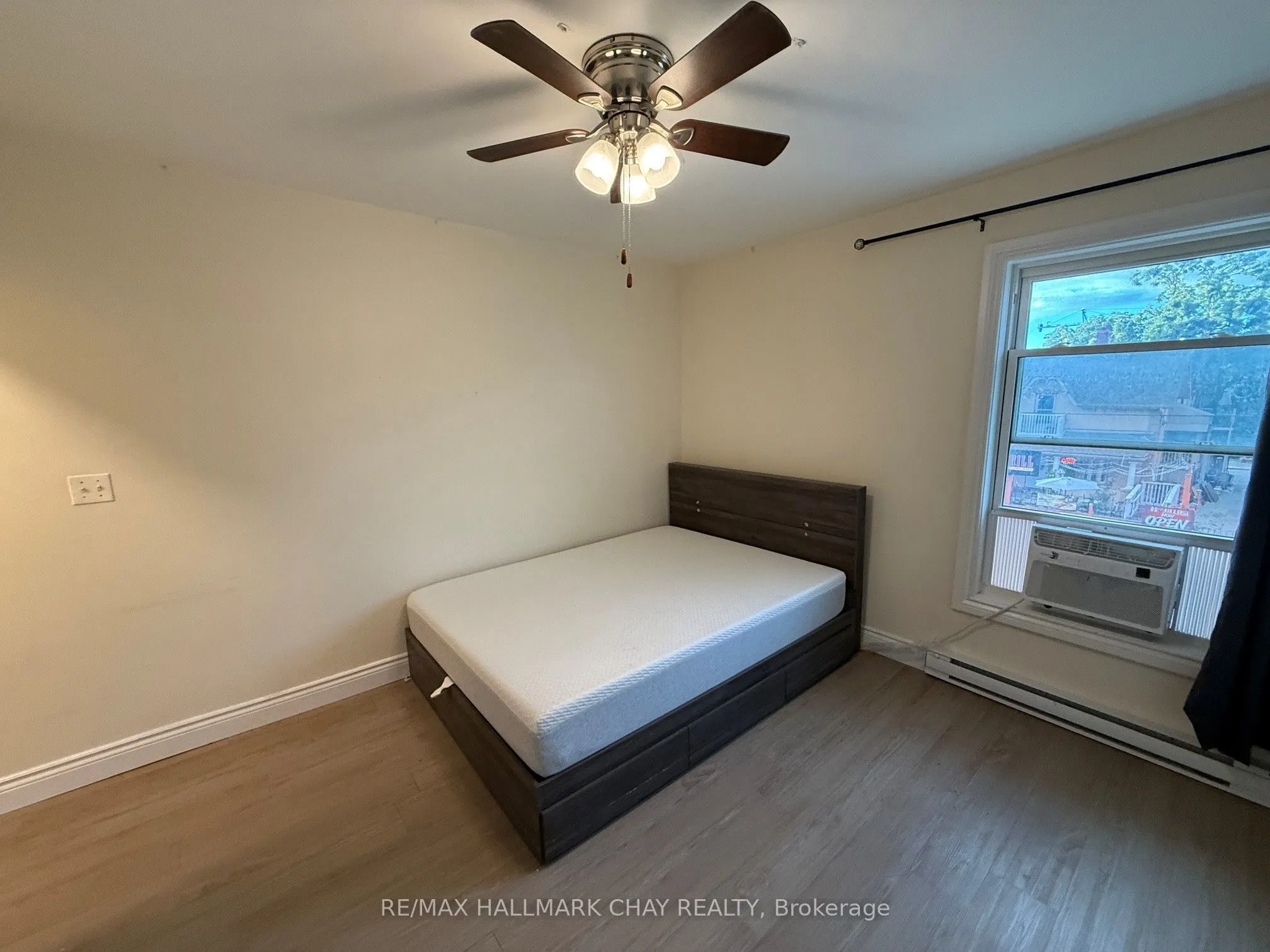 127 Victoria Street W #4