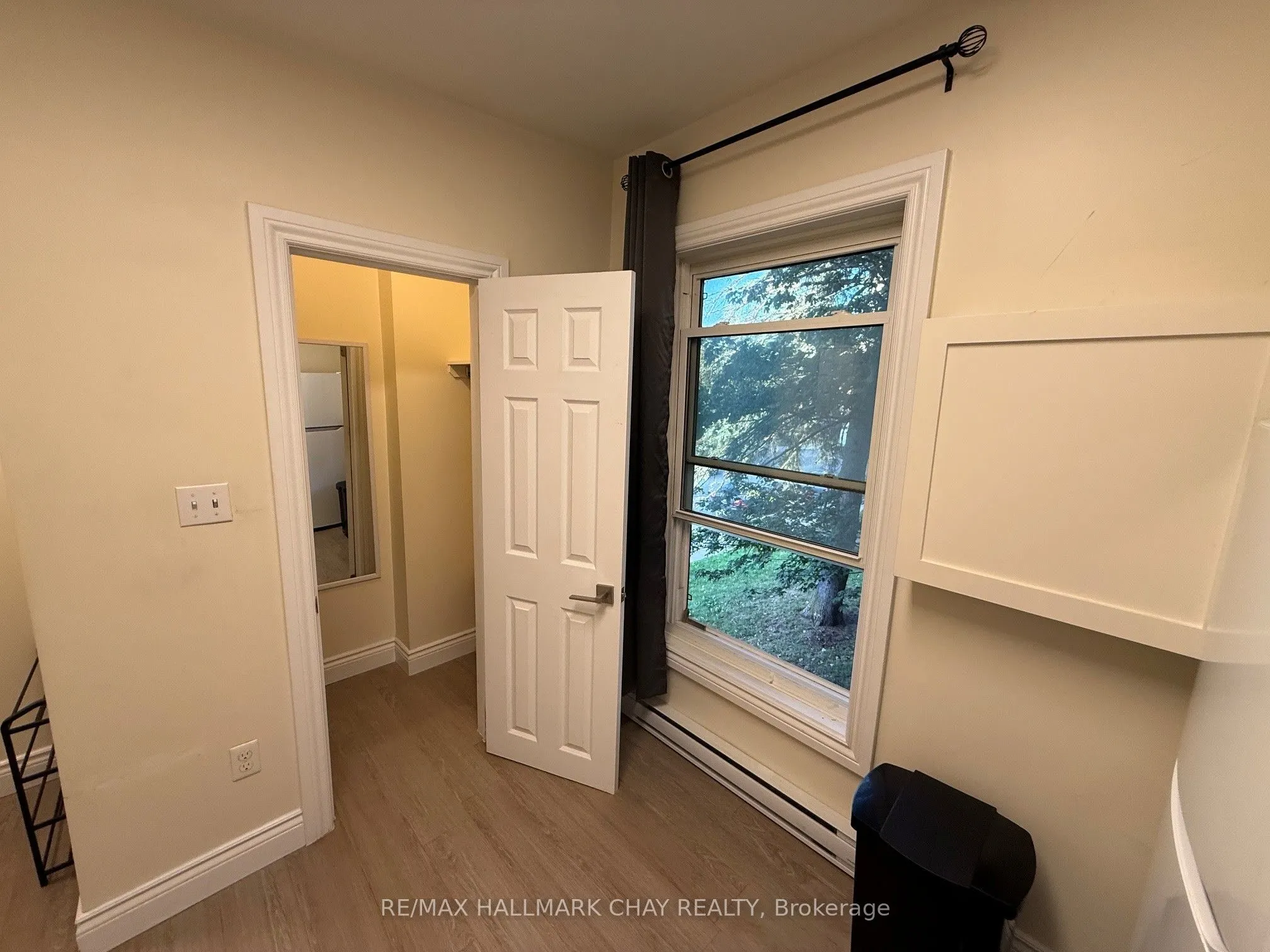 127 Victoria Street W #4