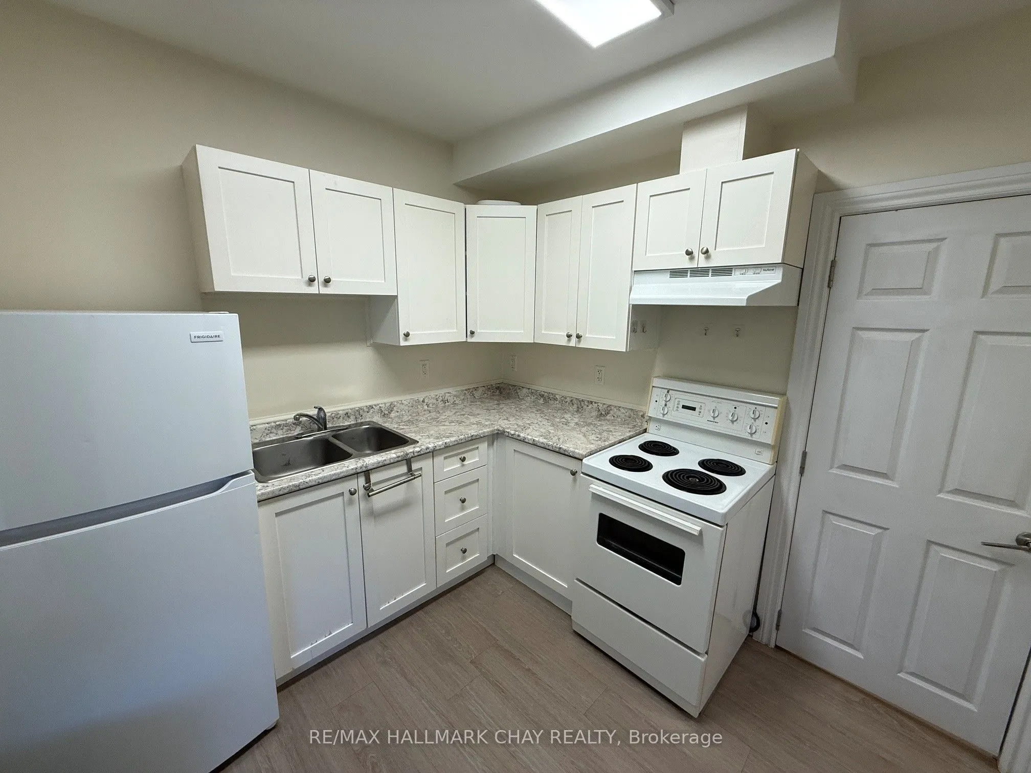 127 Victoria Street W #4