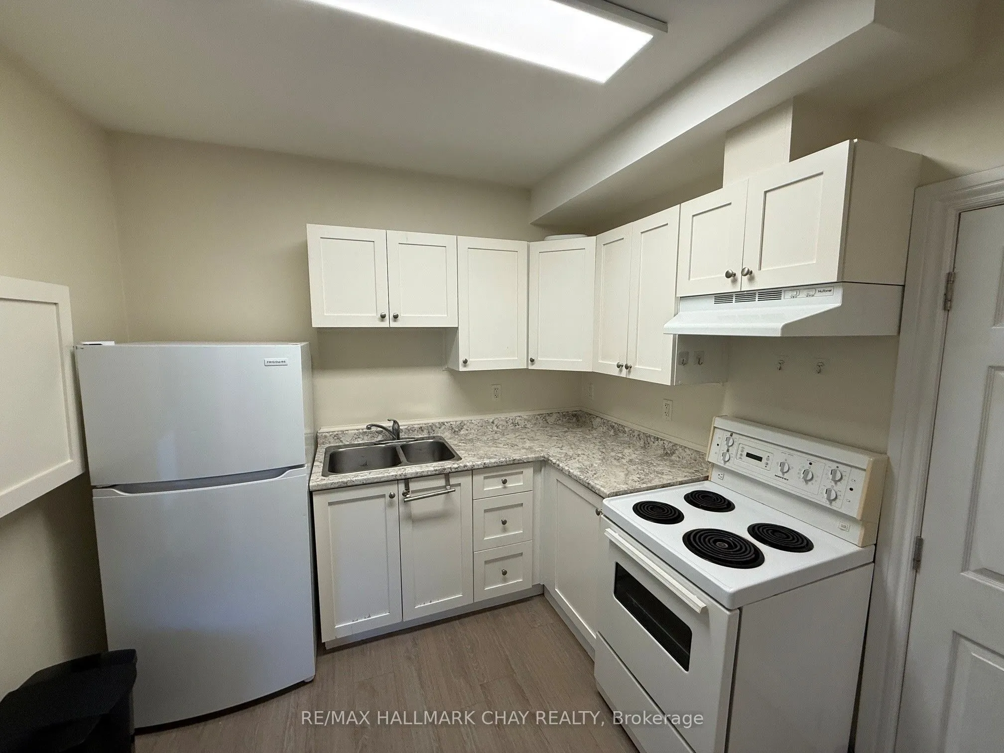 127 Victoria Street W #4