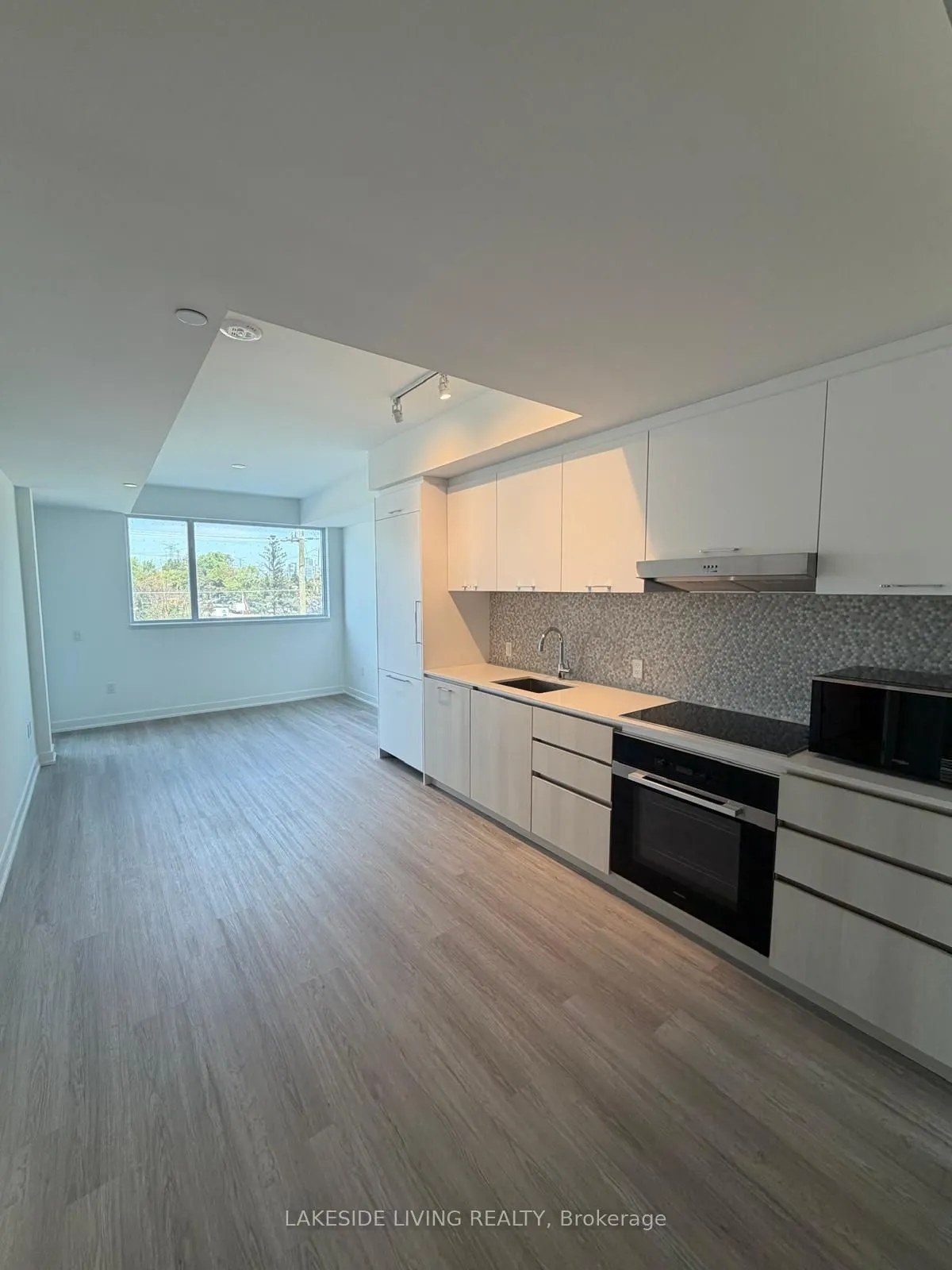 8188 Yonge Street #309