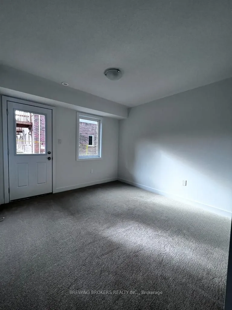 25 Lyall Stokes Circle
