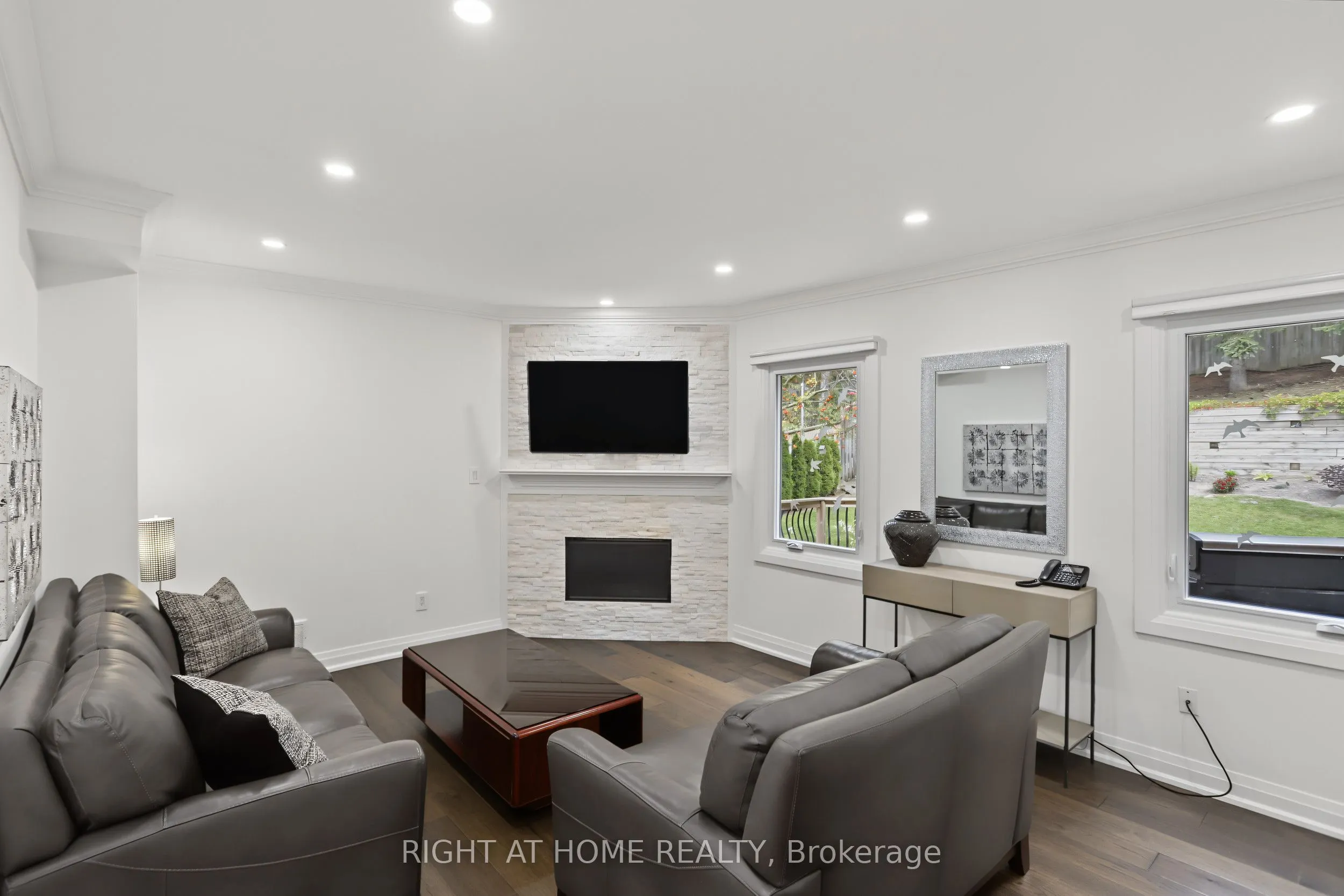 11 Harrowsmith Place