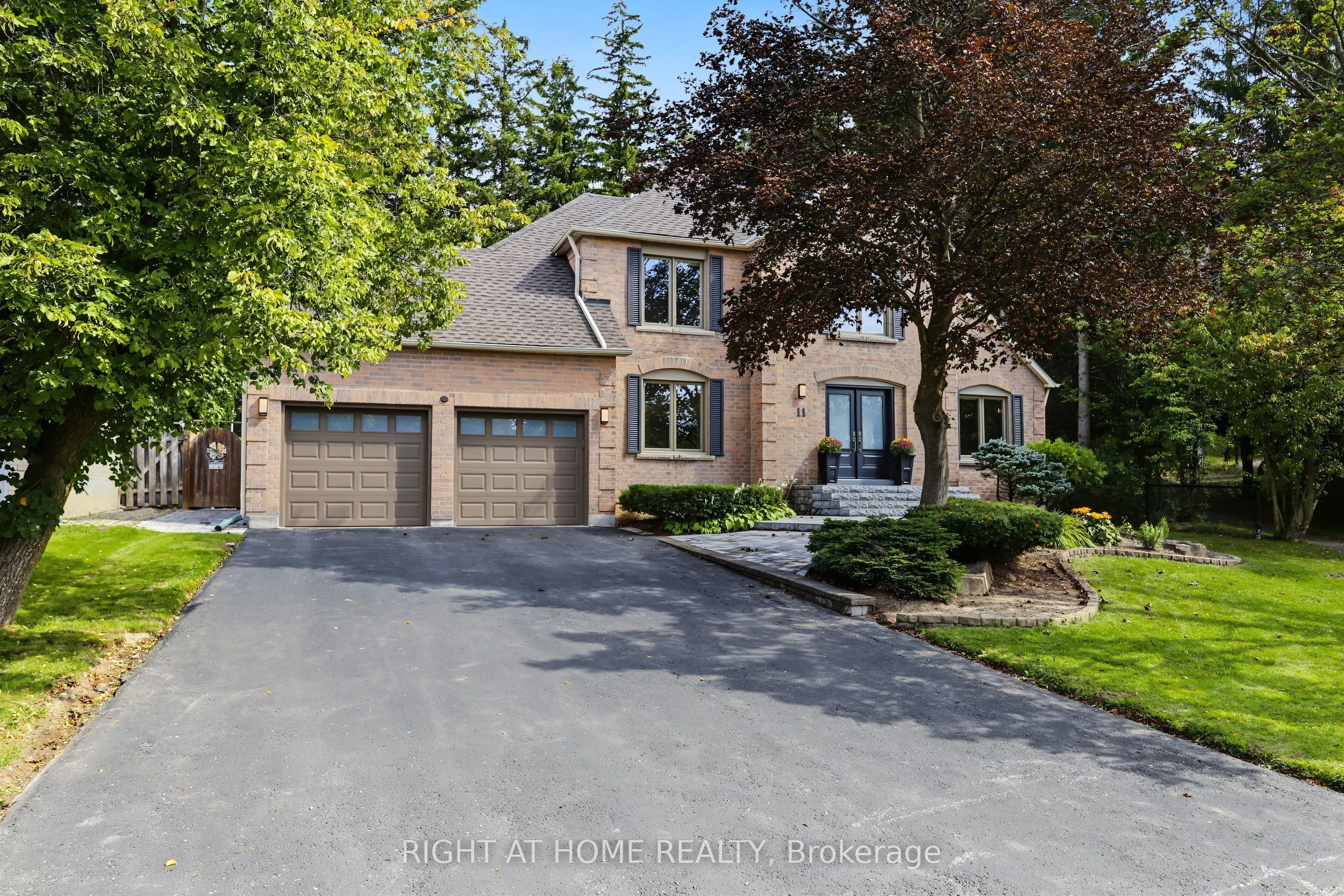 11 Harrowsmith Place