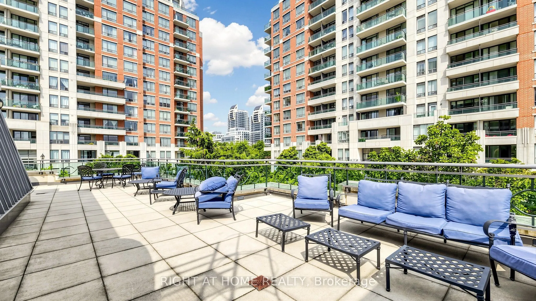330 Red Maple Road #1103