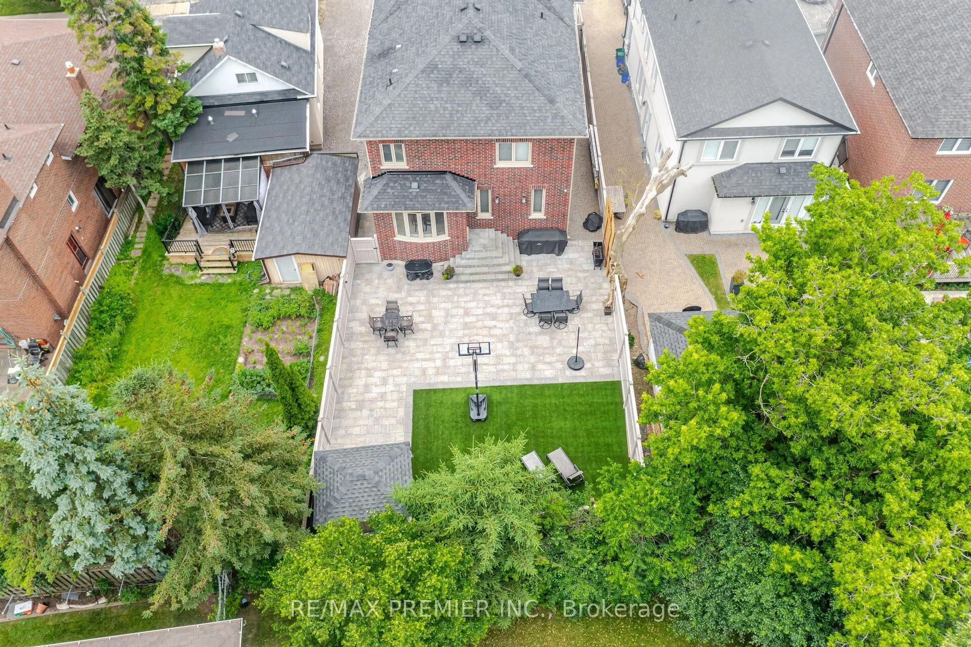 28 Ellerby Square N